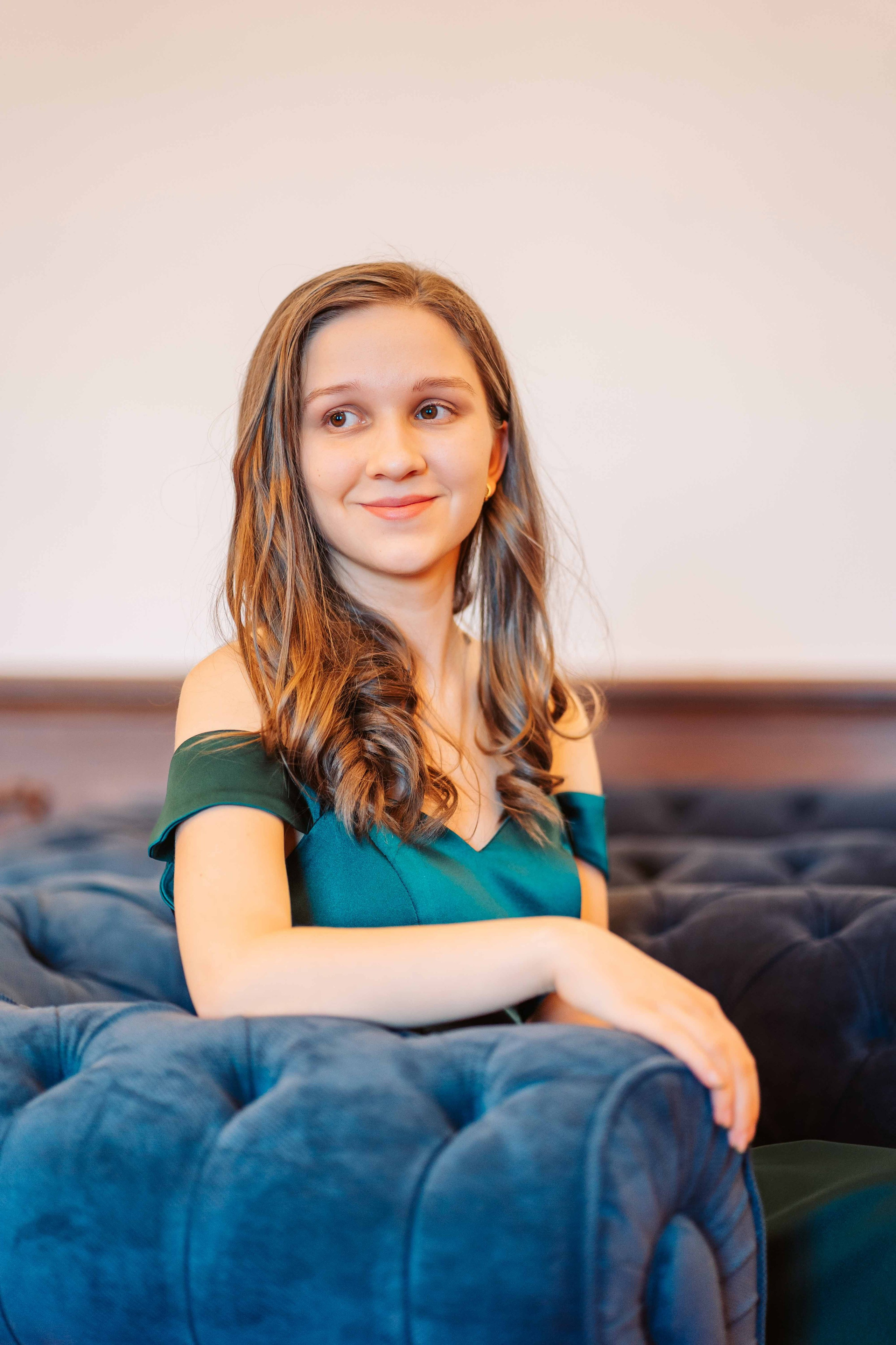 12F — Pedagogic. Contrast Studio