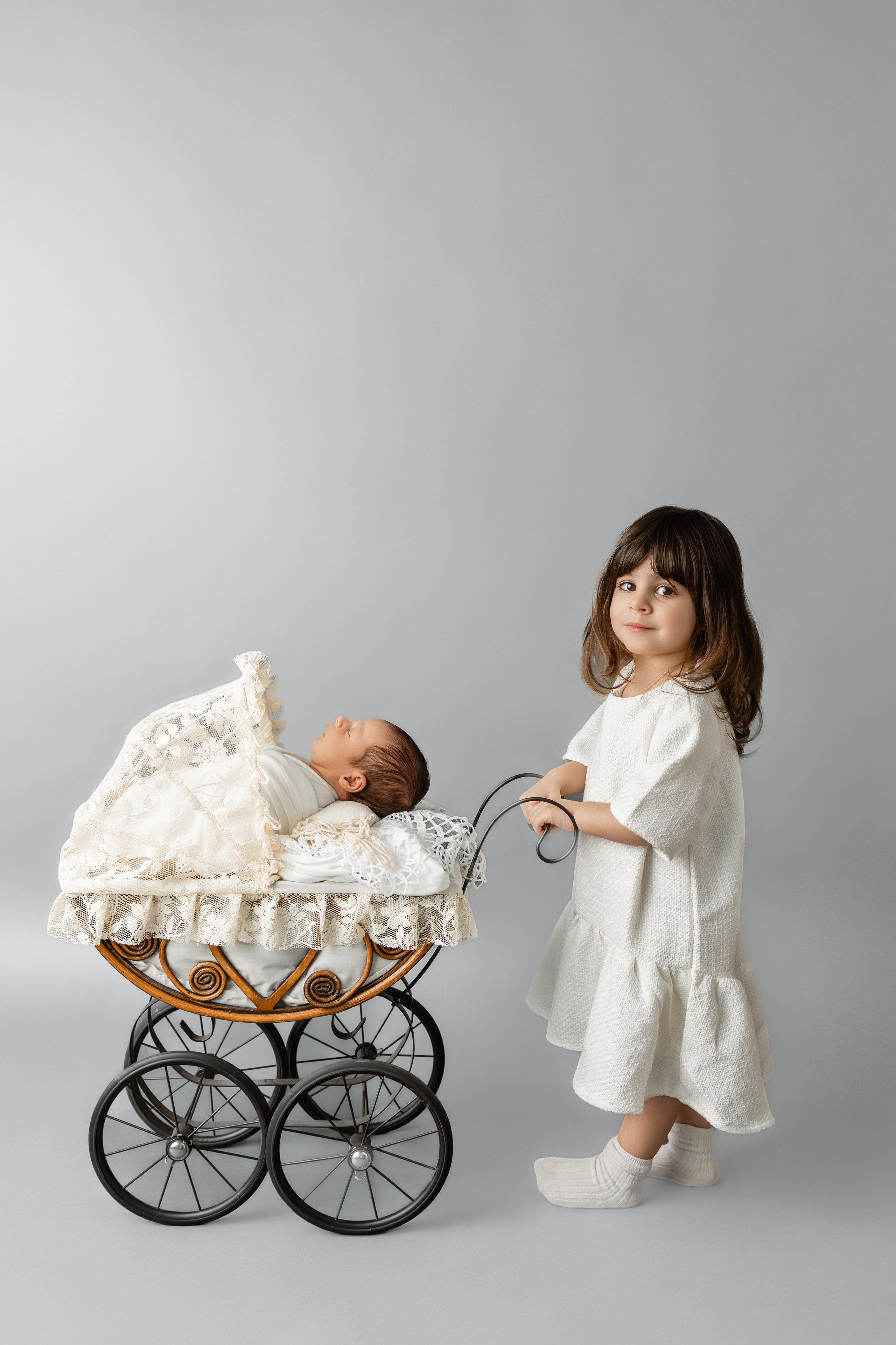 5–20 Days Newborn Photography in Toronto. Iana Banana | Toronto Maternity, Newborn & Family Photographer