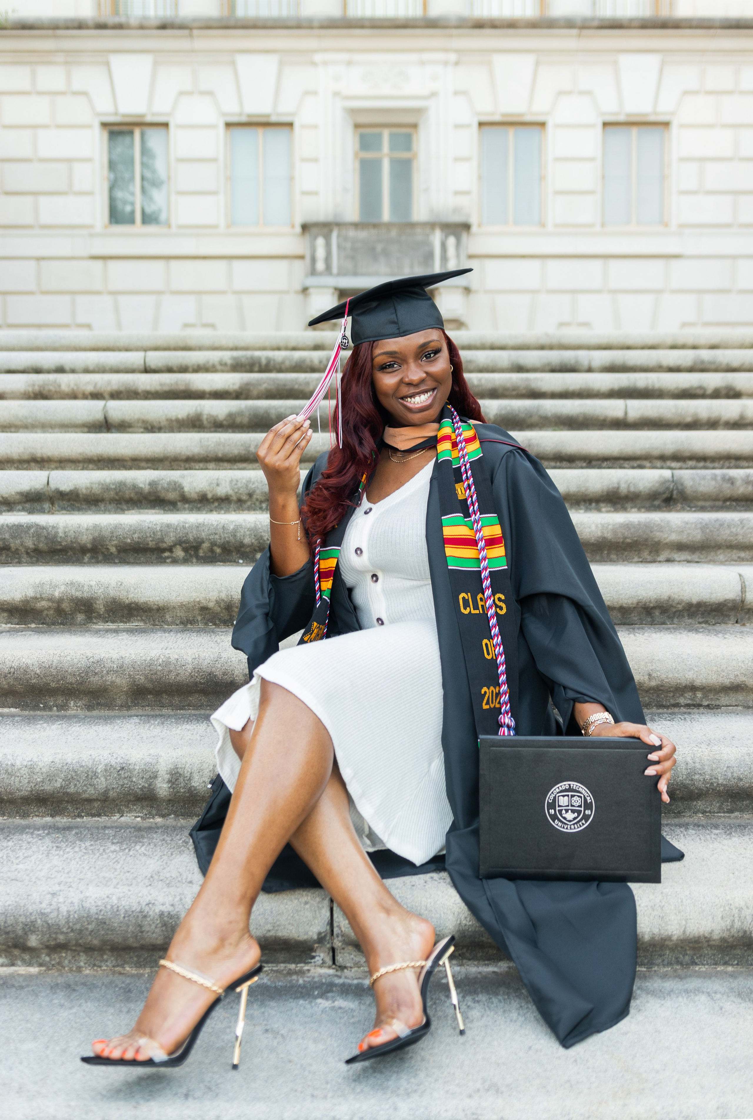 Tiondra’s campus senior photoshoot at UT Austin