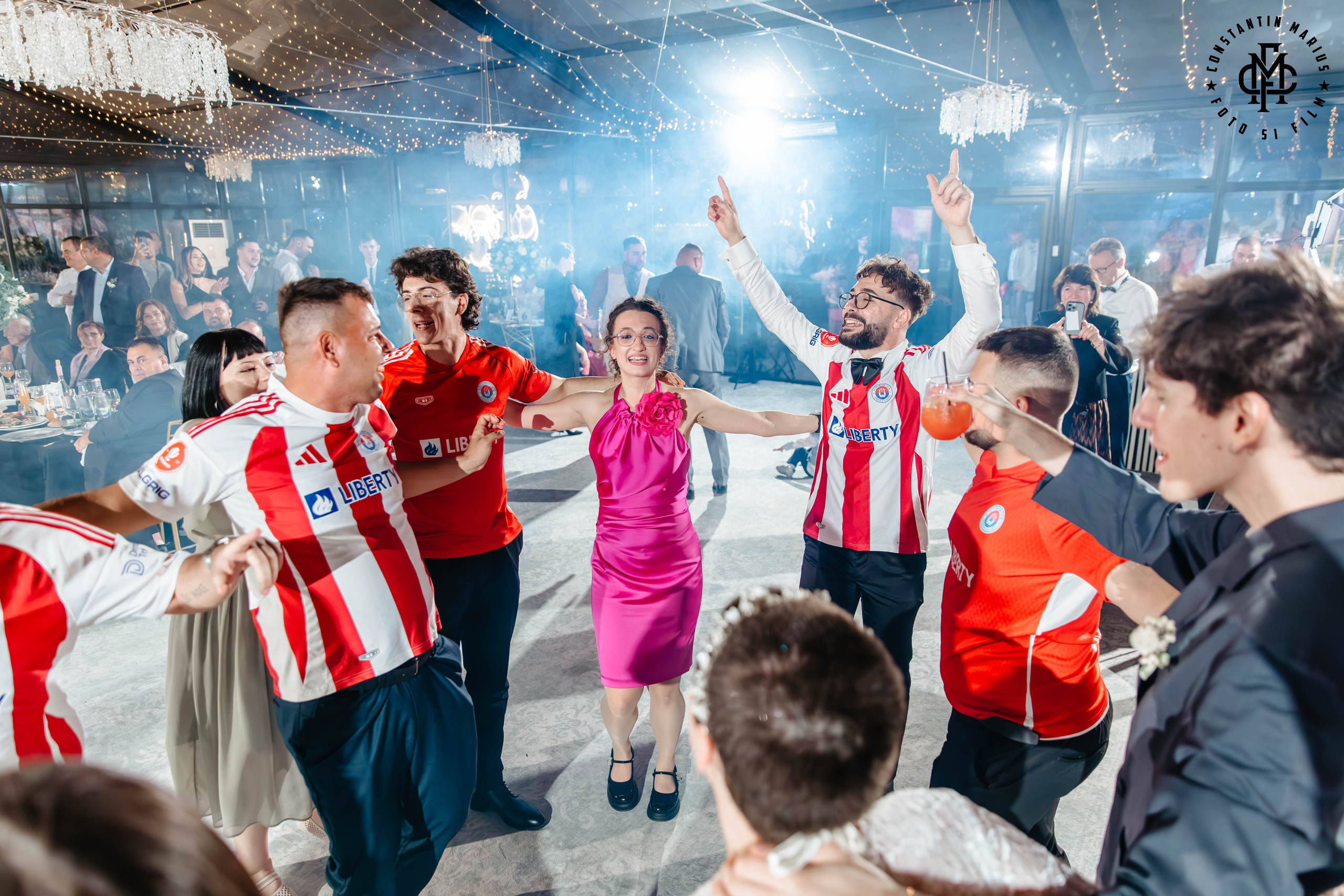 WEDDING PHOTOGRAPHY. DESPRE NOI