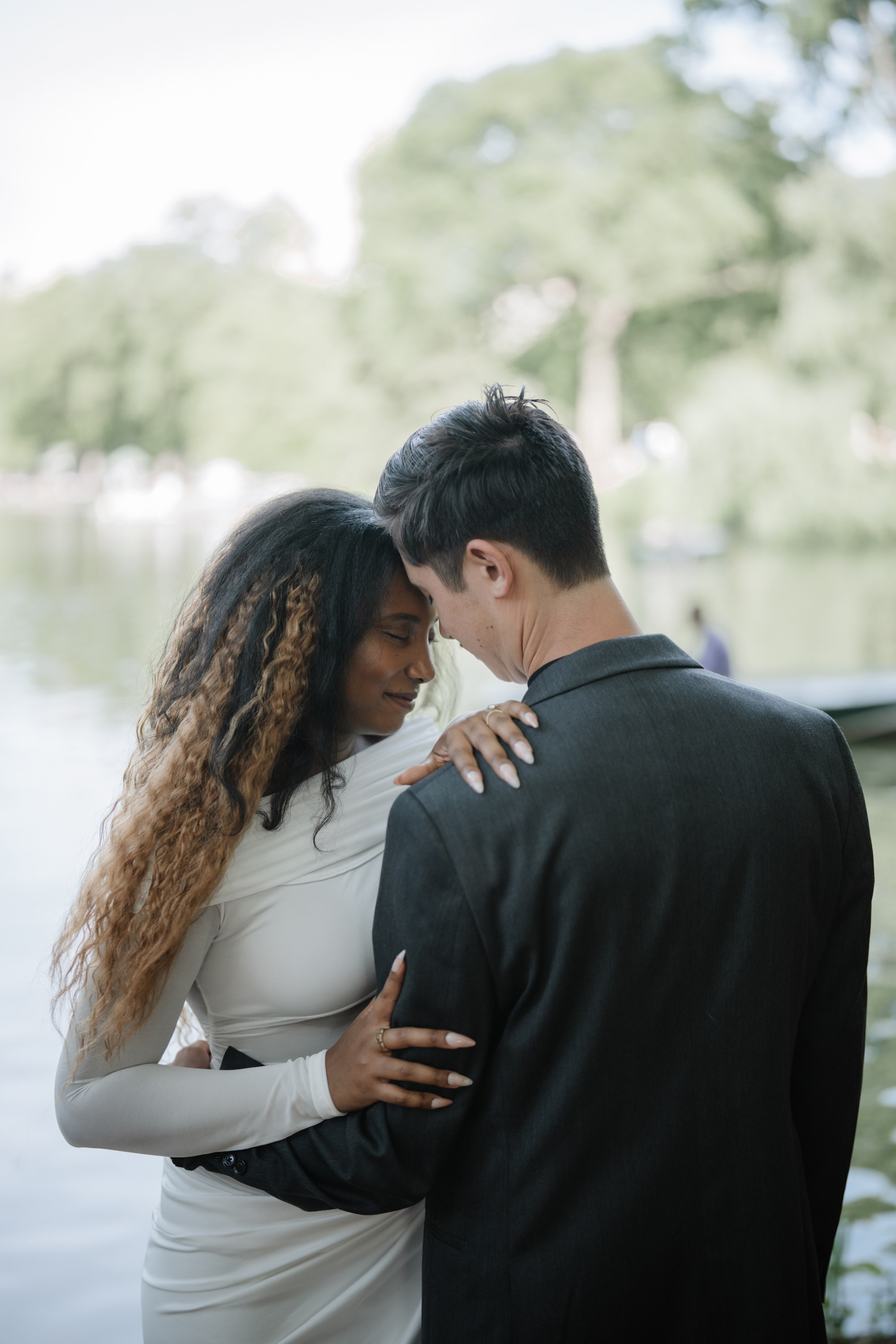 Engagement photo shoot in Central Park in spring. Portrait and wedding photographer in New York