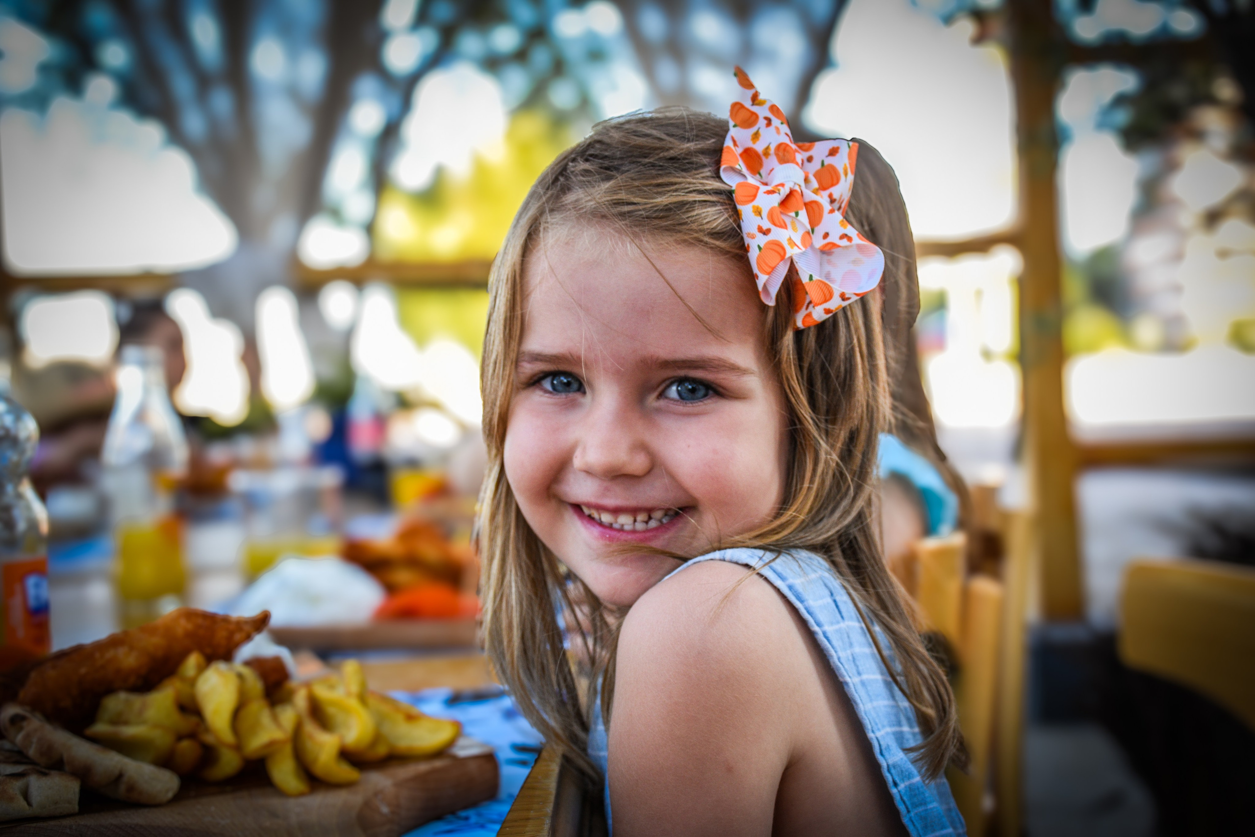 copil fericit la petrecere, onomastica copii