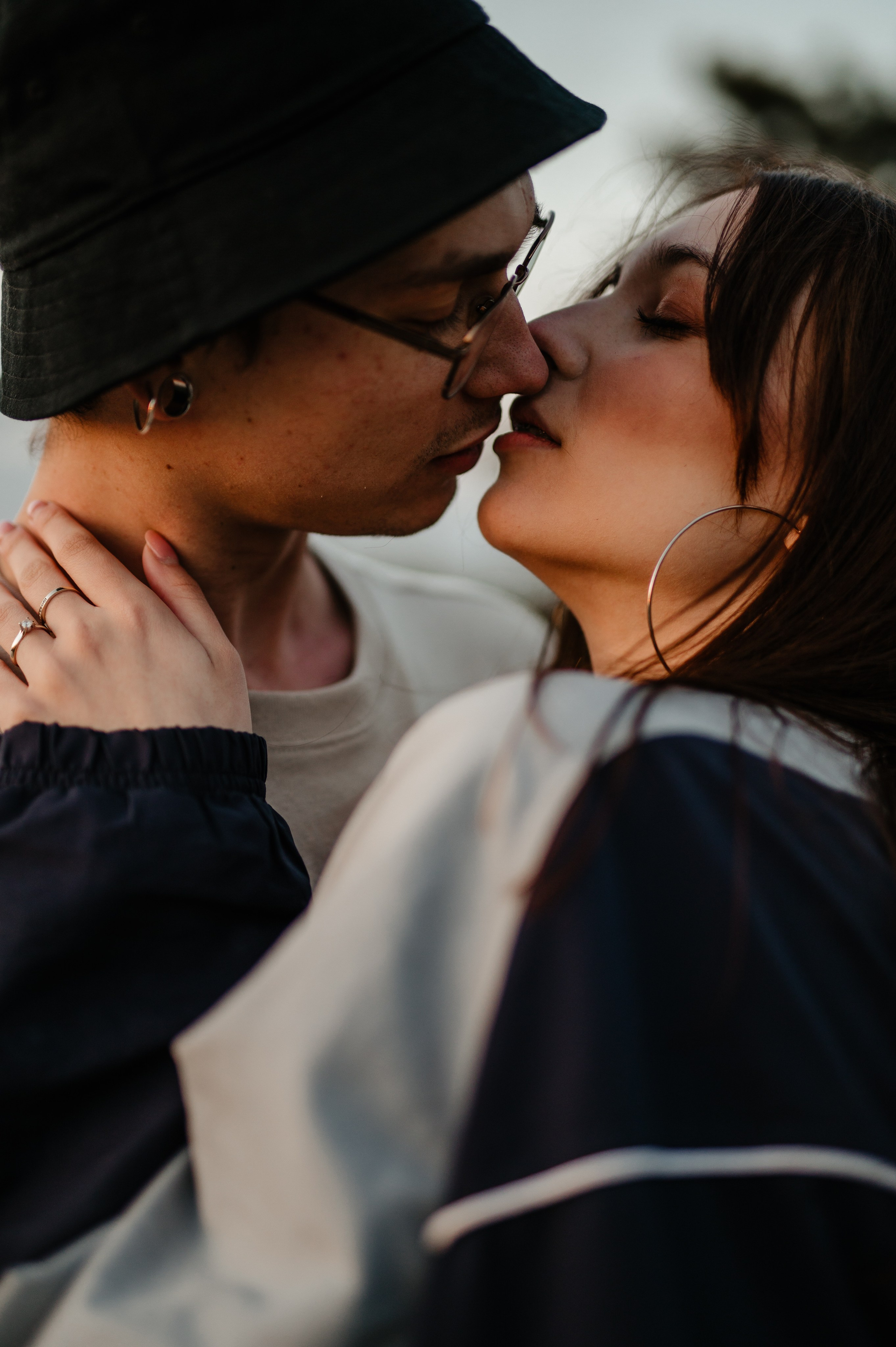 Sedinta foto la apus de primavara, copaci infloriti primavara. Proud Vision Weddings | Wedding Photography & Film — Servicii profesionale Foto Video Nunta Iasi