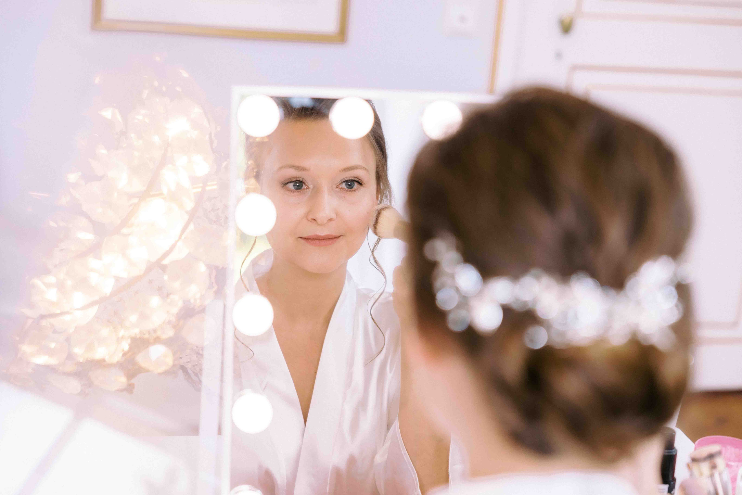 getting ready braut bei hochzeit im schloss von hammerstein