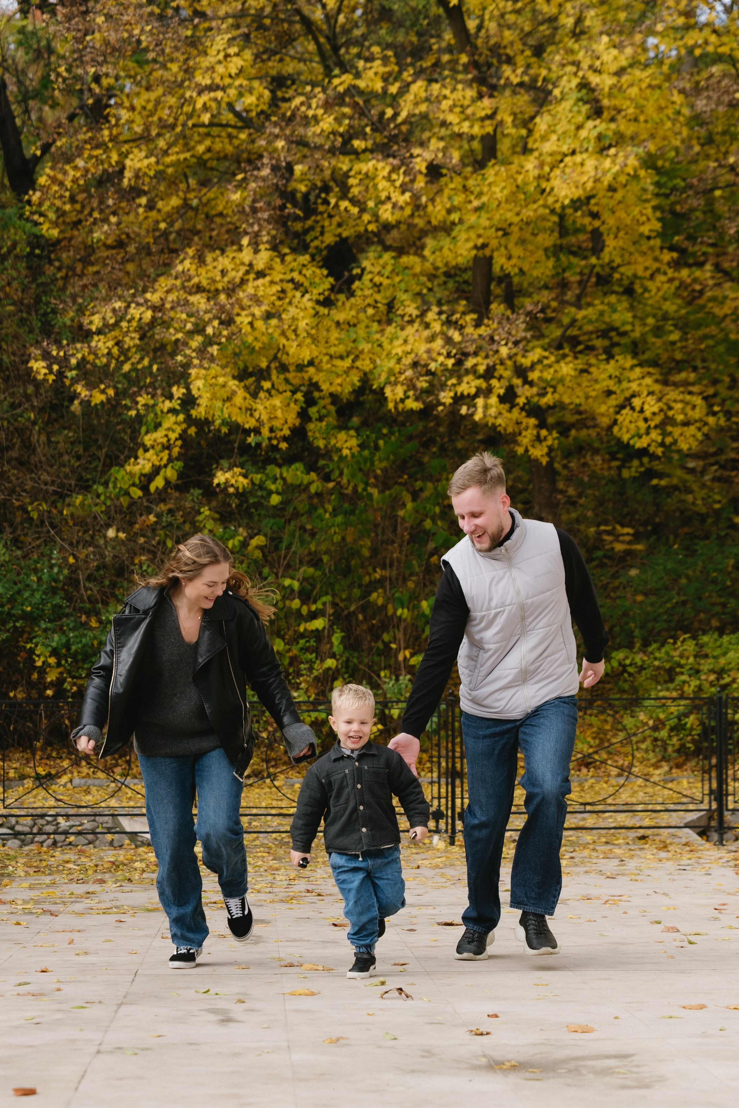 Sesja rodzinna Hanna, Vlad & Matvei. Eugene Save – Fotograf Ślubny i Rodzinny | Warszawa i Cała Polska