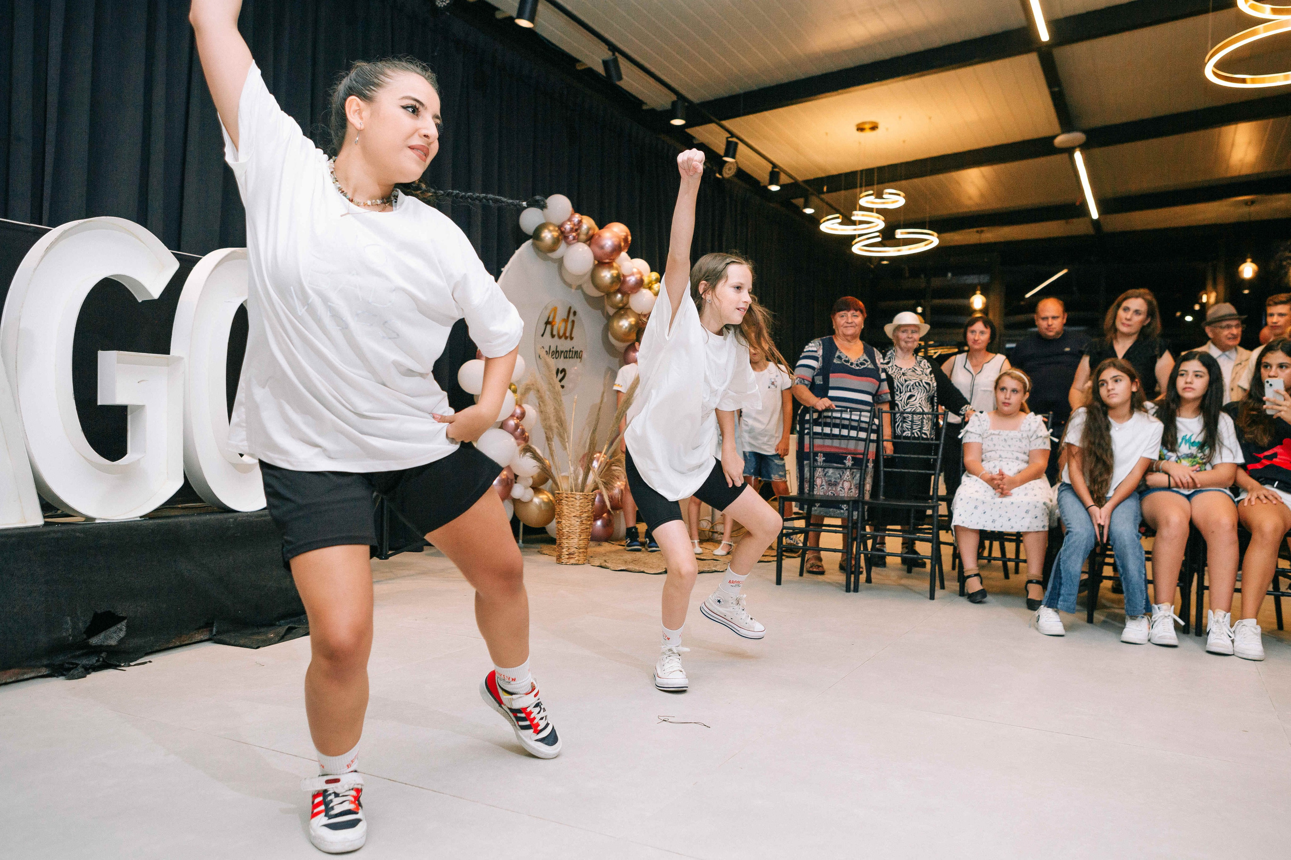 PARTY WITH FRIENDS. Https://shi-photo.com/