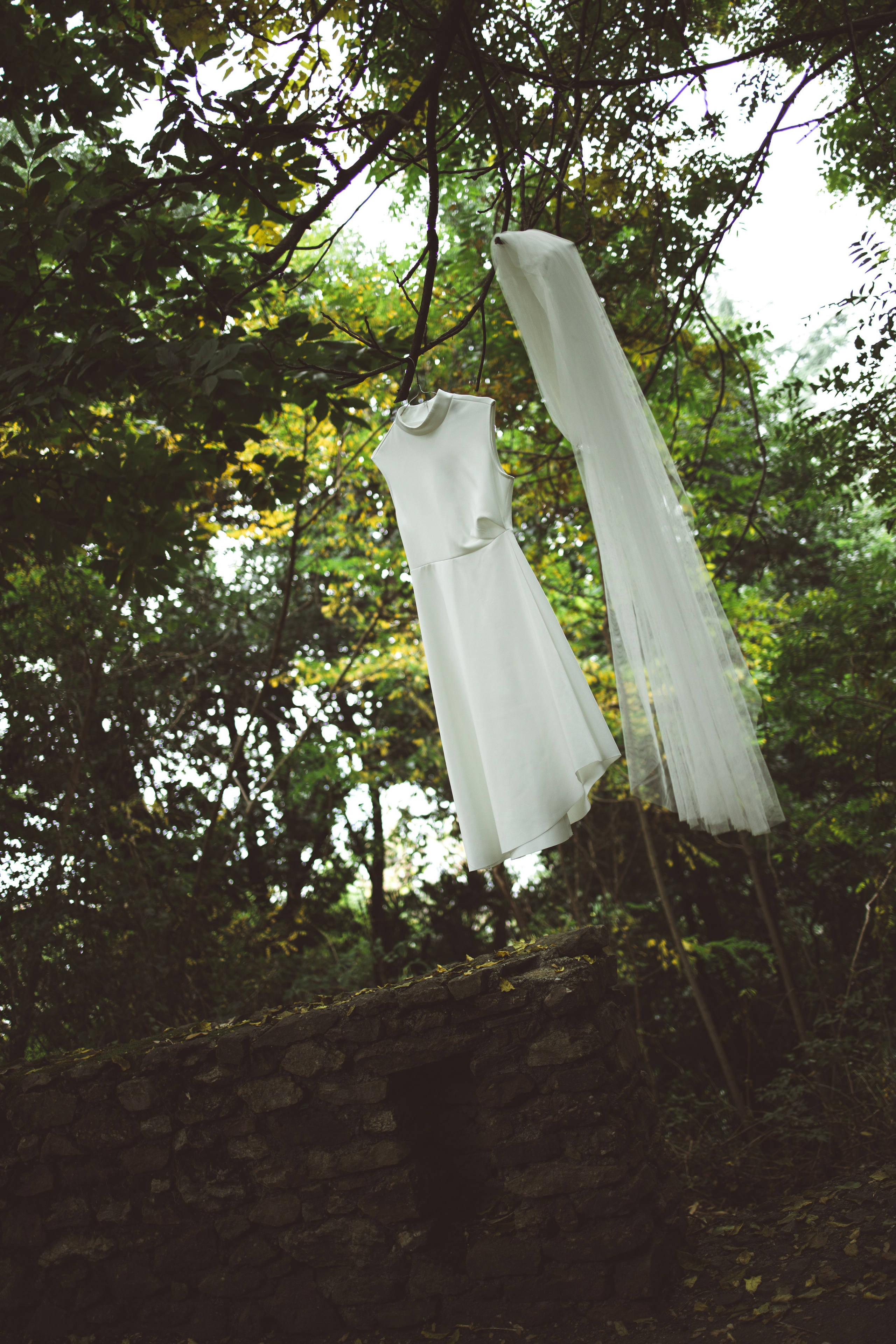 Julia — Red Wedding Editorial on Lake Como. Liza Bizzaro — Italy Wedding, Love Story & Portrait Photographer in Milan, Turin, Piedmont and Across Italy