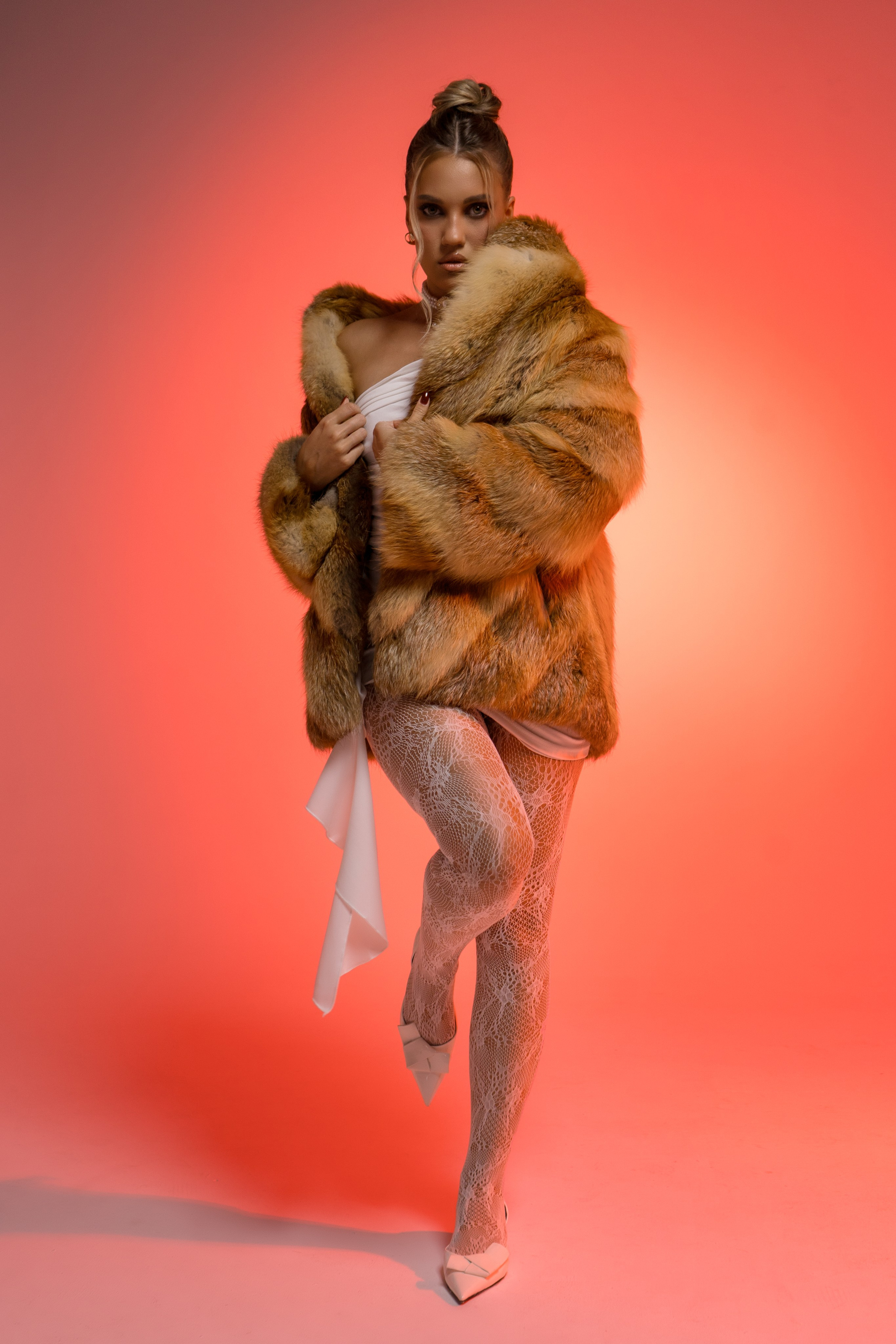 Photographer in Abu Dhabi — Studio Photoshoots for Families, Couples & Individuals. Mariia Safronova is your photographer in Abu Dhabi and Dubai