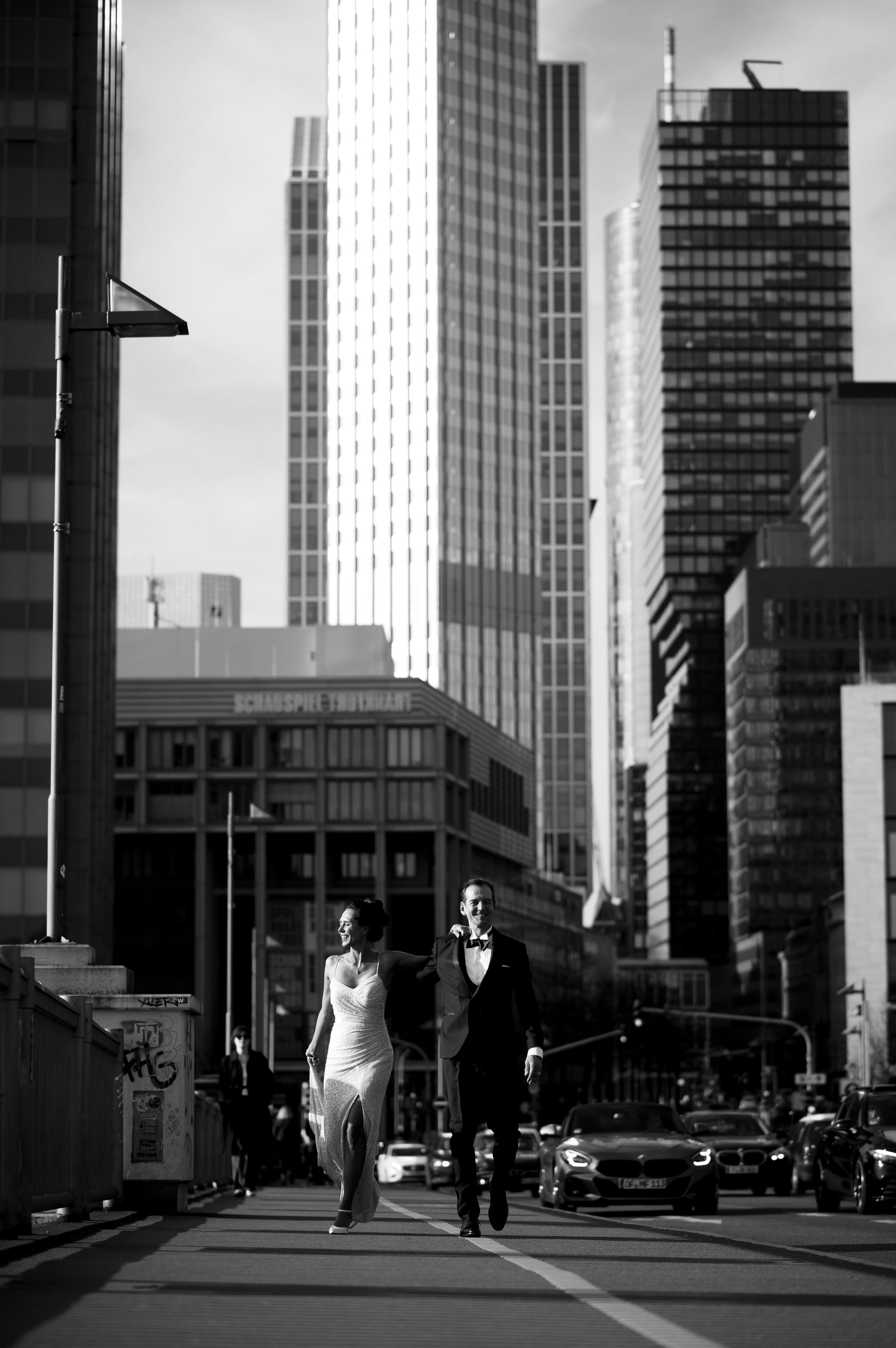 Standesamtliche Hochzeit in Frankfurt - Getting Ready, First Look & Römer