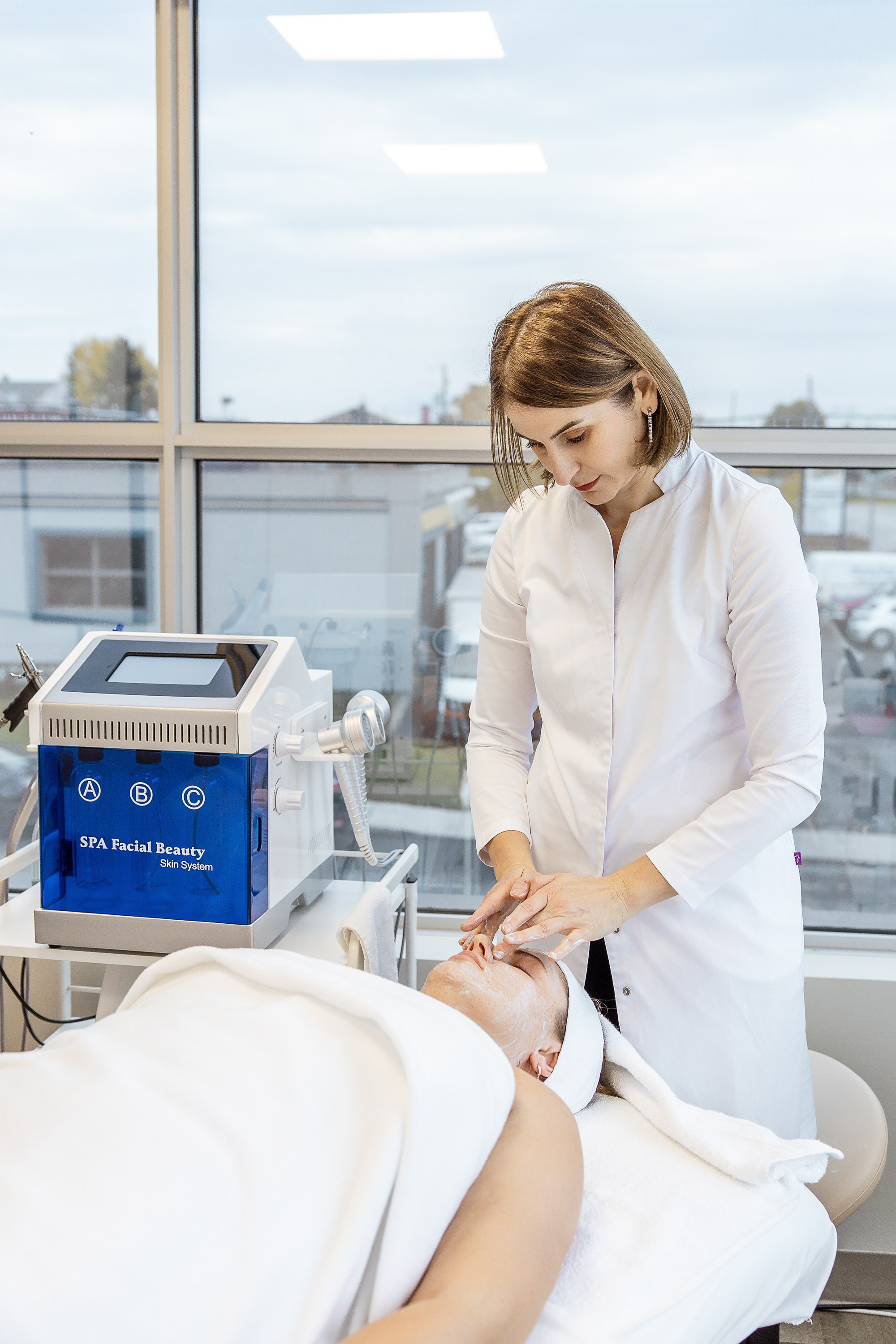 Violeta Sili, Esthéticienne/Beautician