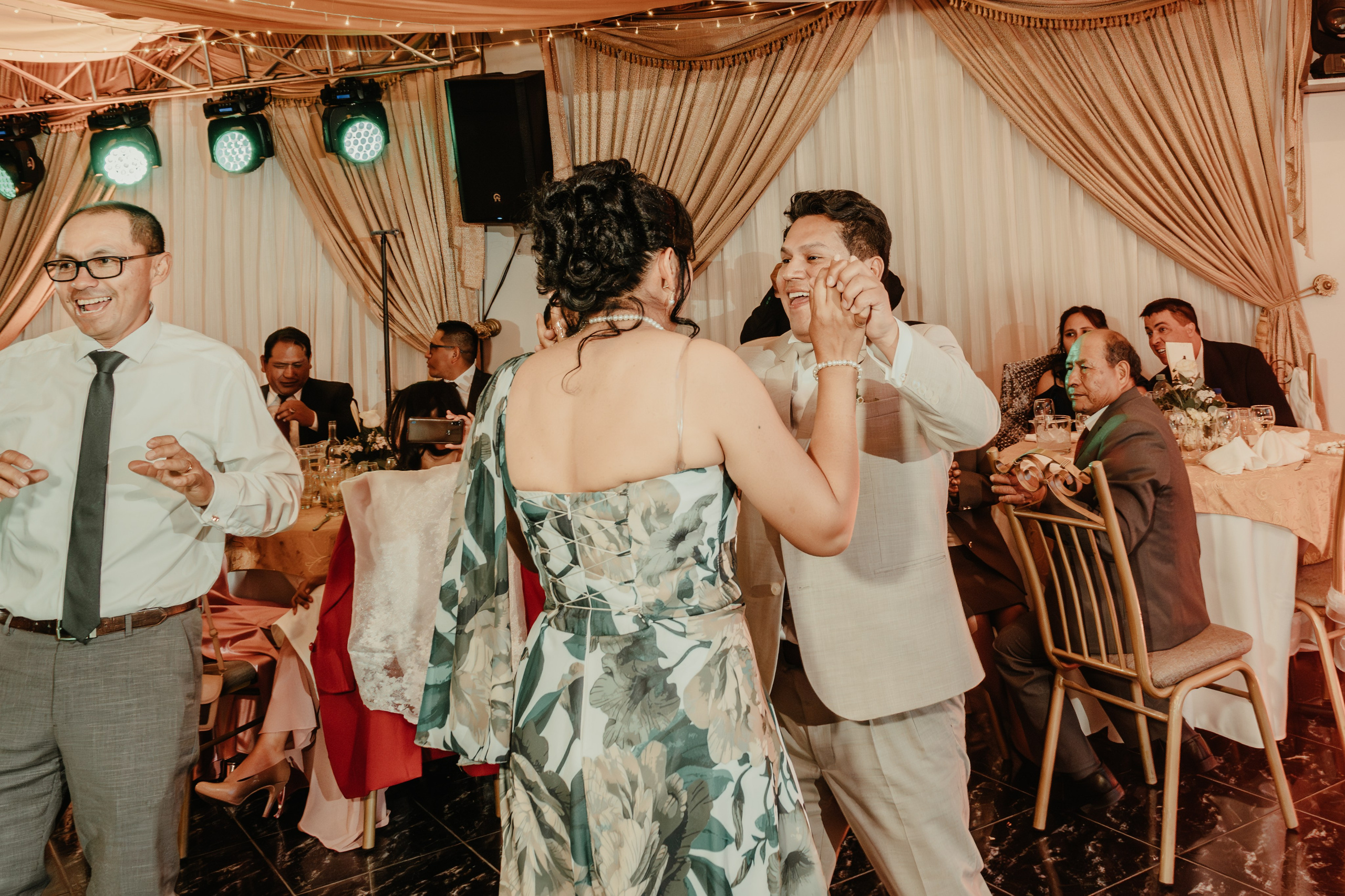 VANESSA + FRANKLIN BODA RELIGIOSA. Studio KVTA | Fotografía y Video de Bodas en Arequipa