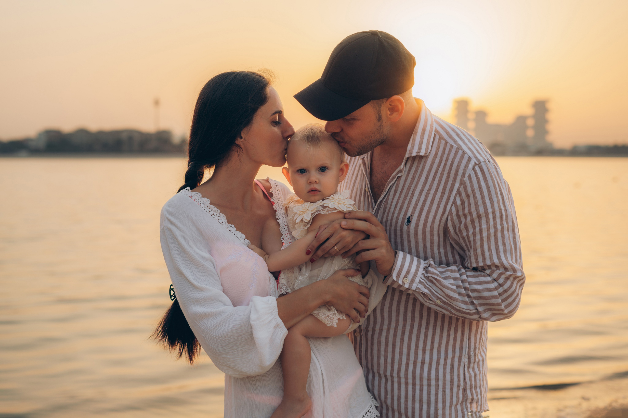 Beauty of the sunset on the beach. Angela Iakovleva — Family Photographer in Dubai