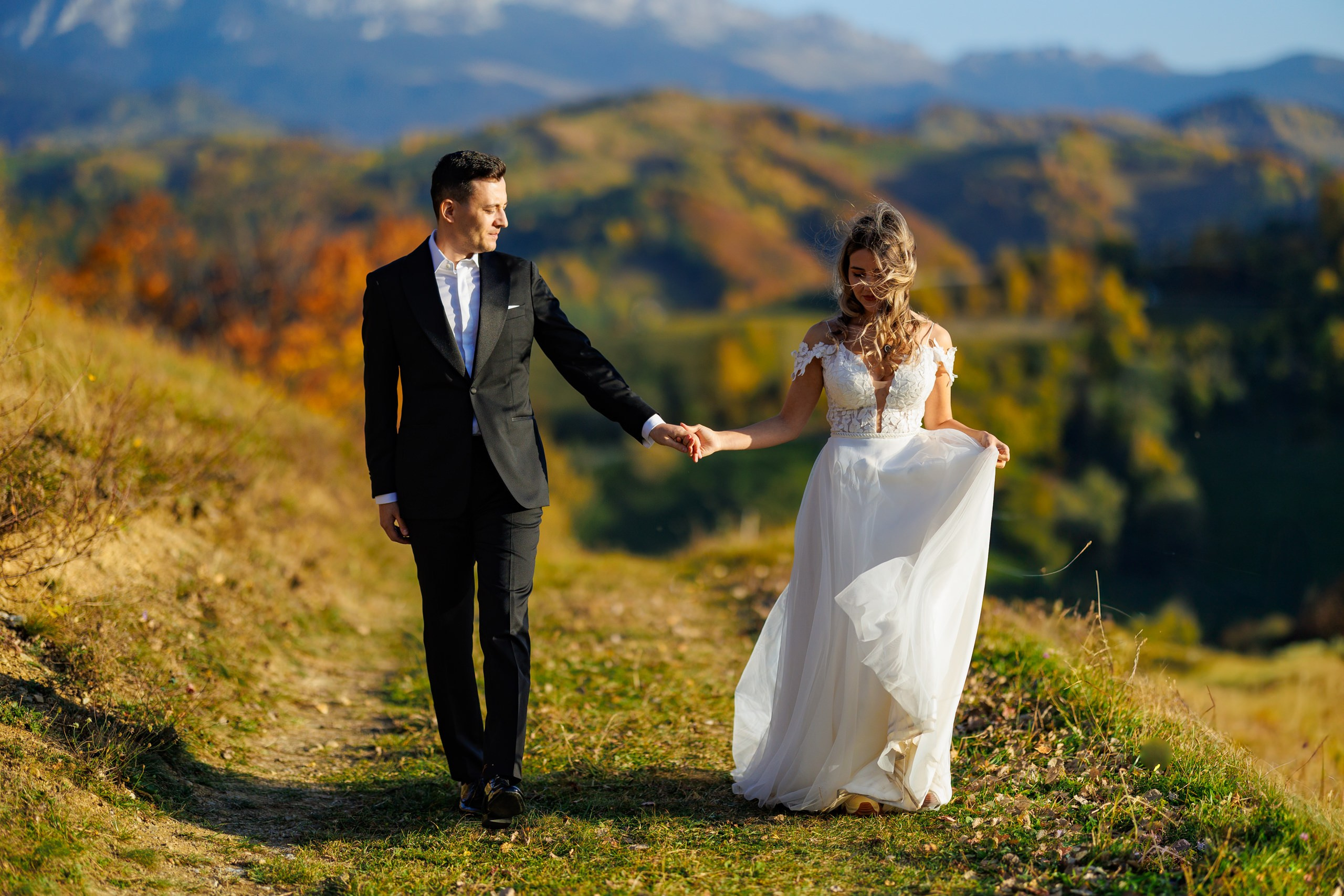 Sedinta foto Trash the dress/After wedding la munte. Fotograf nunta Bucuresti - Manu Ivanciu