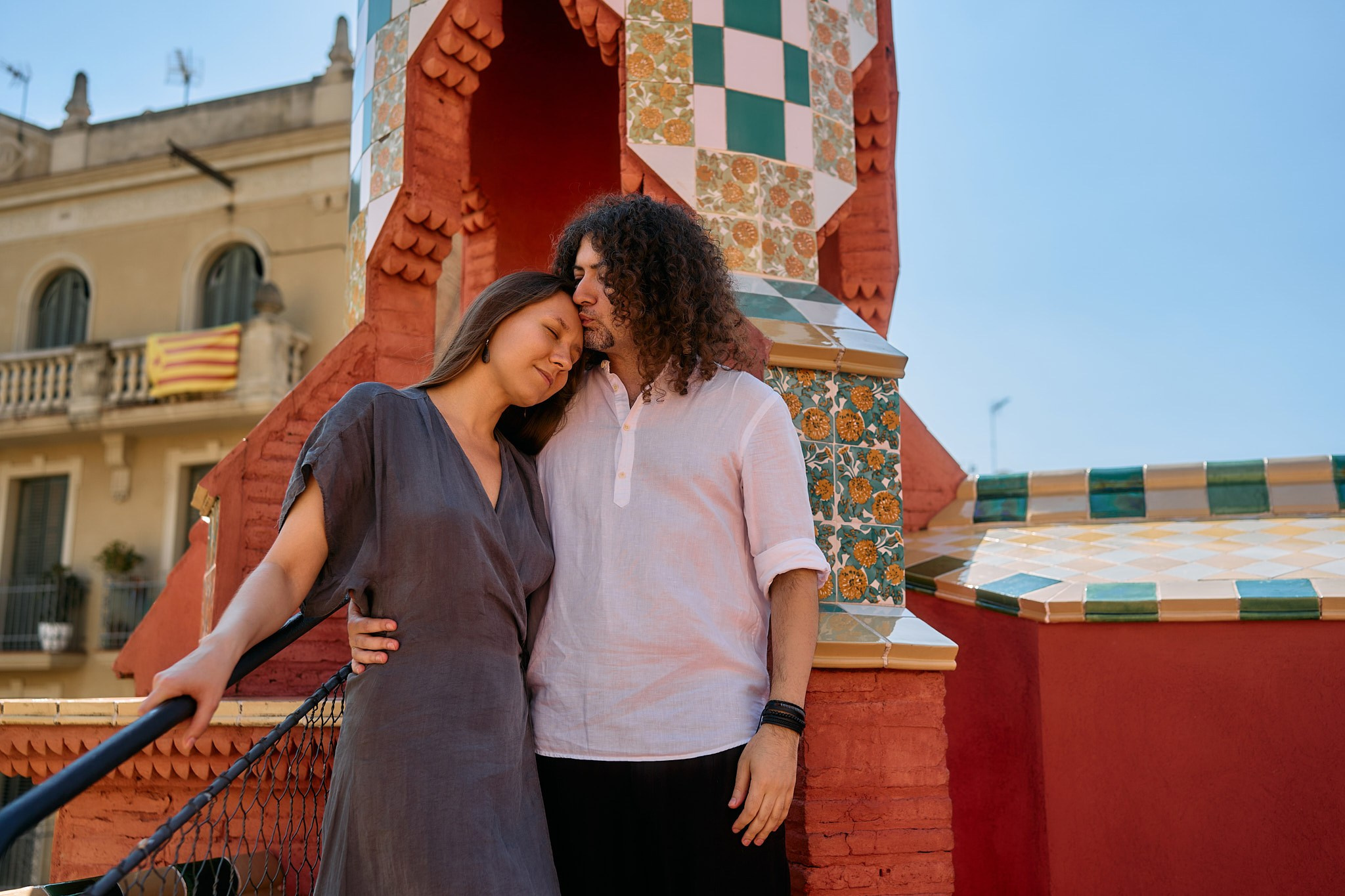 Description of the Casa Vicens location for a  love-story or individual photo shoot in Barcelona, examples of photos taken at this spot. POSTCARD.BCN Photographer Kate in Barcelona. Love-story, family or individual photo shoots