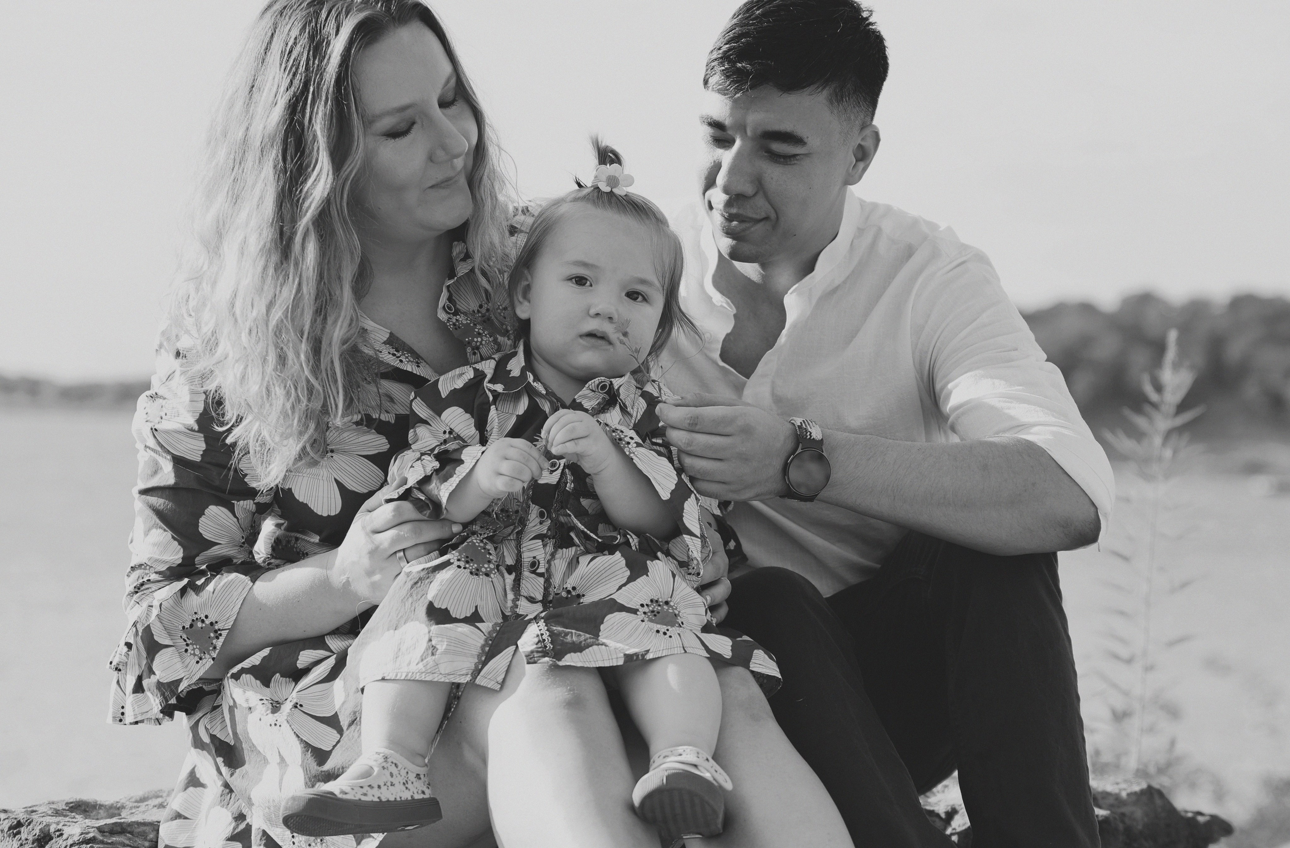 Baby Family Photoshoot – Outdoor Family Photography with Infant or Toddler. Lana Petrychenko — Portrait & Family Photographer. Valencia, Spain