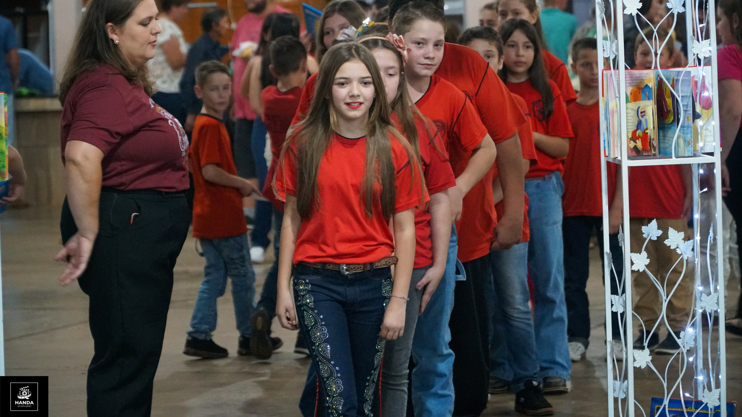 Noite autógrafos colégio Aurélio Buarque de Holanda. Handa Produções