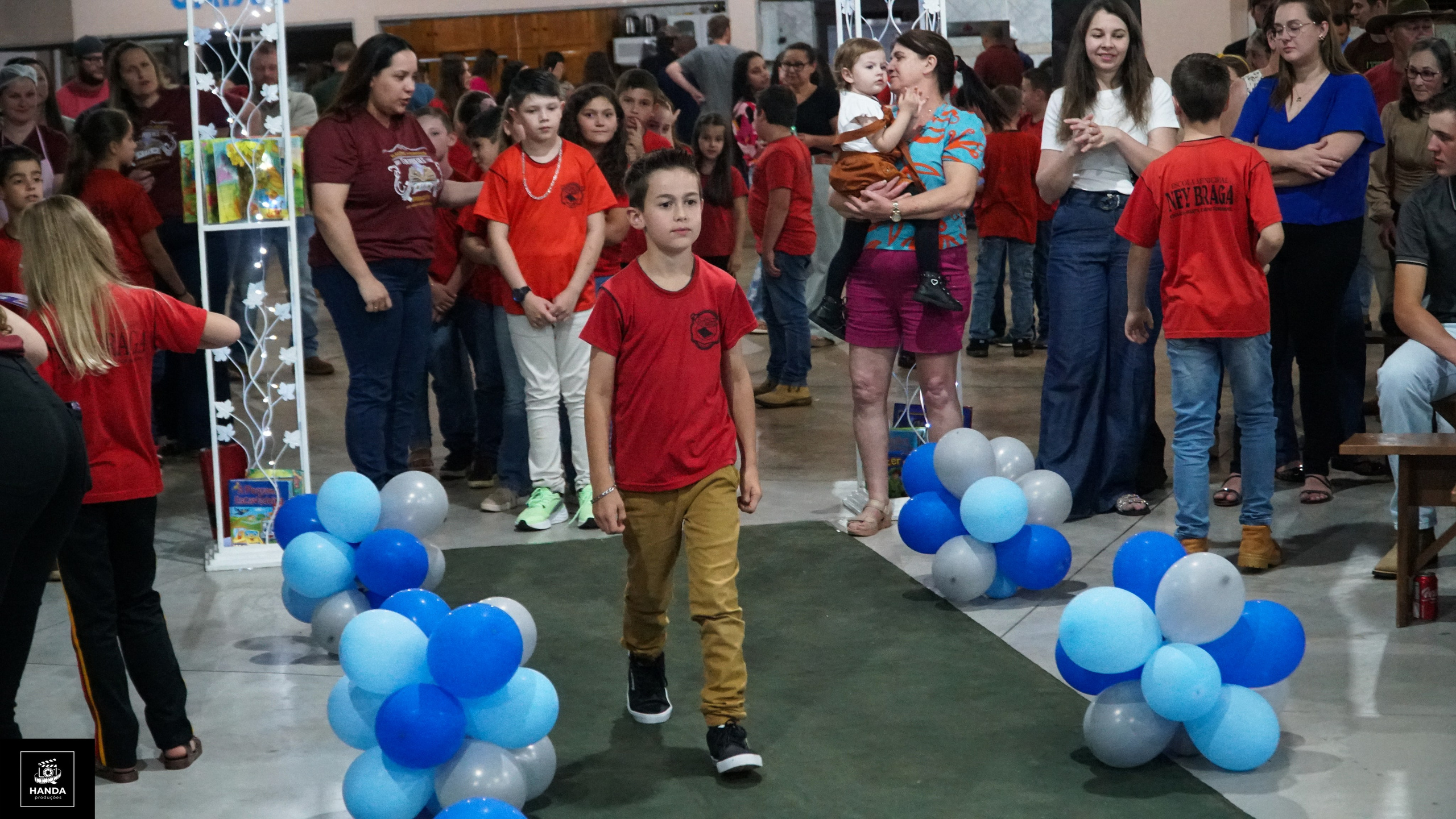 Noite autógrafos colégio Aurélio Buarque de Holanda. Handa Produções