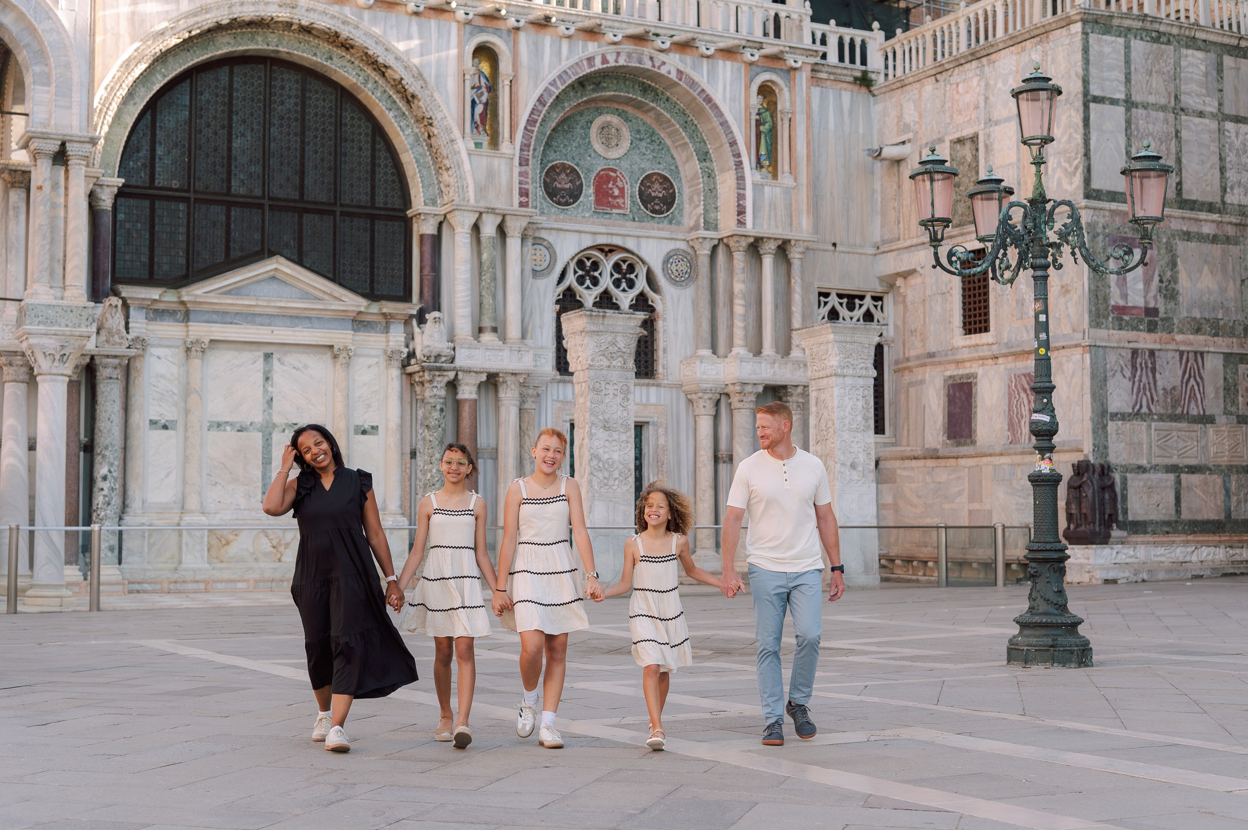 Eliza, Elena, Elliana, Teresa and Brad. Photographer in Venice Anna Terzi