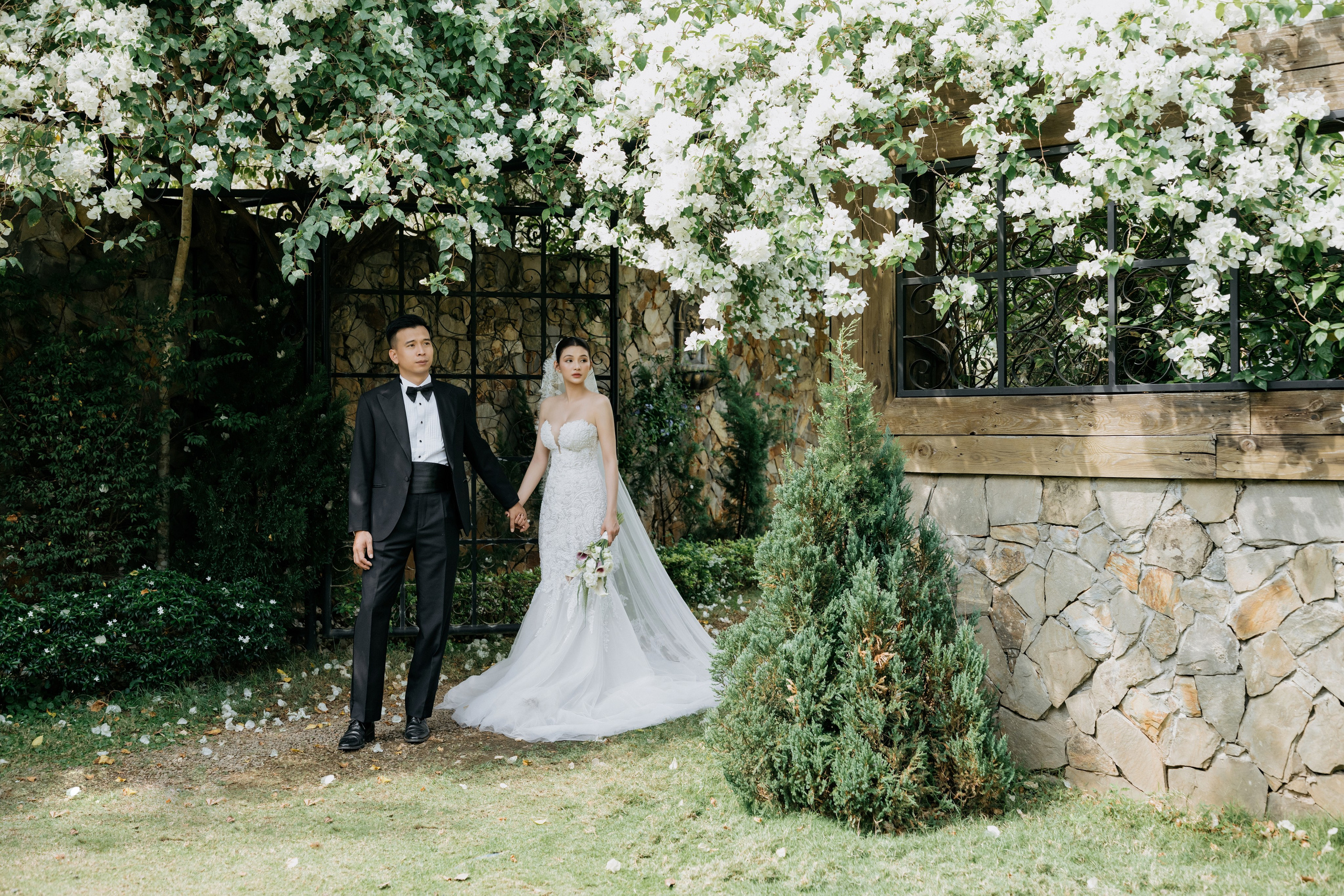 THU & NHU / An garden. Saigon Wedding Present | Art Beyond Moments