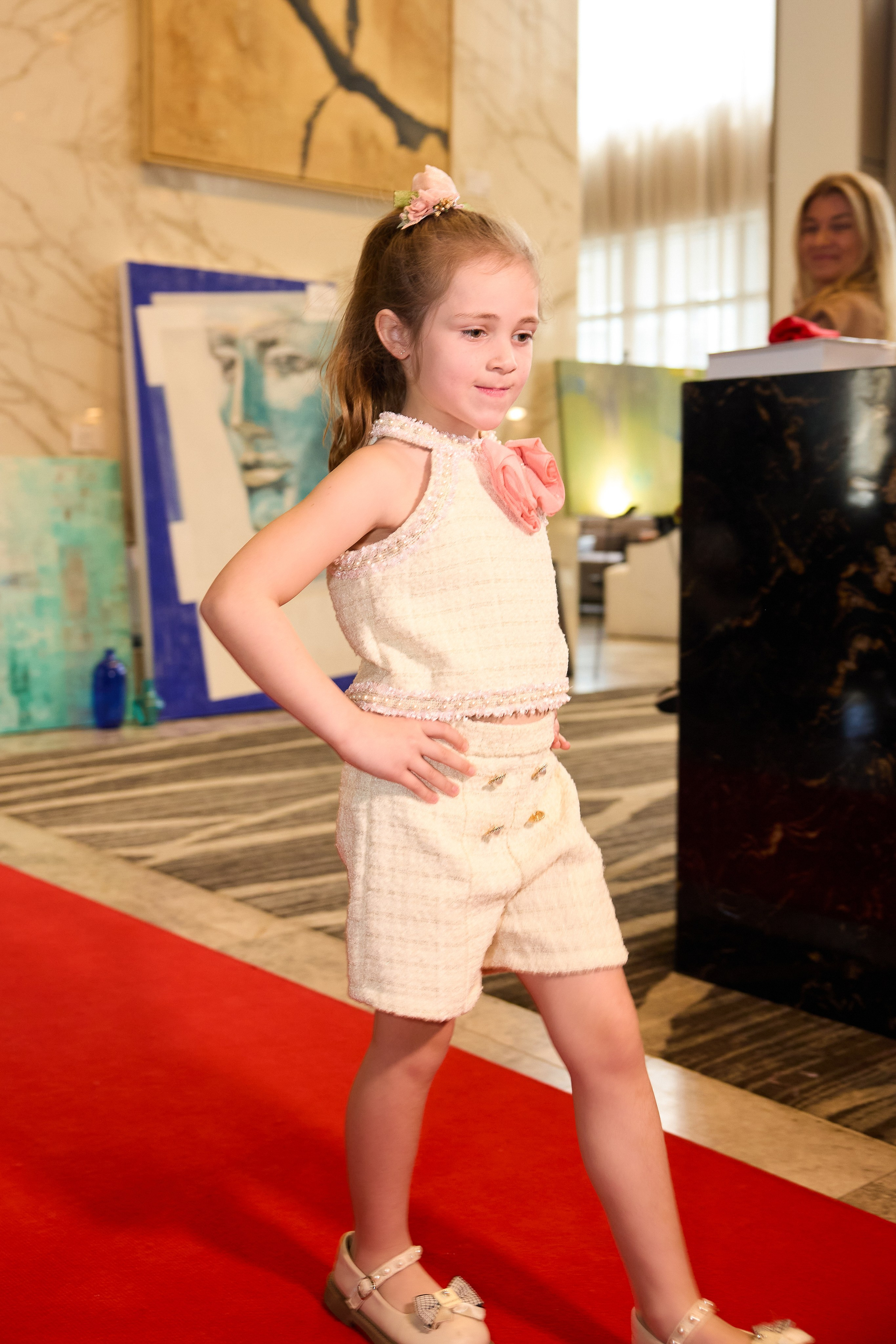 Авторская благотворительная художественная выставка Дианы Бортник. Фотограф Юлия Маковеева