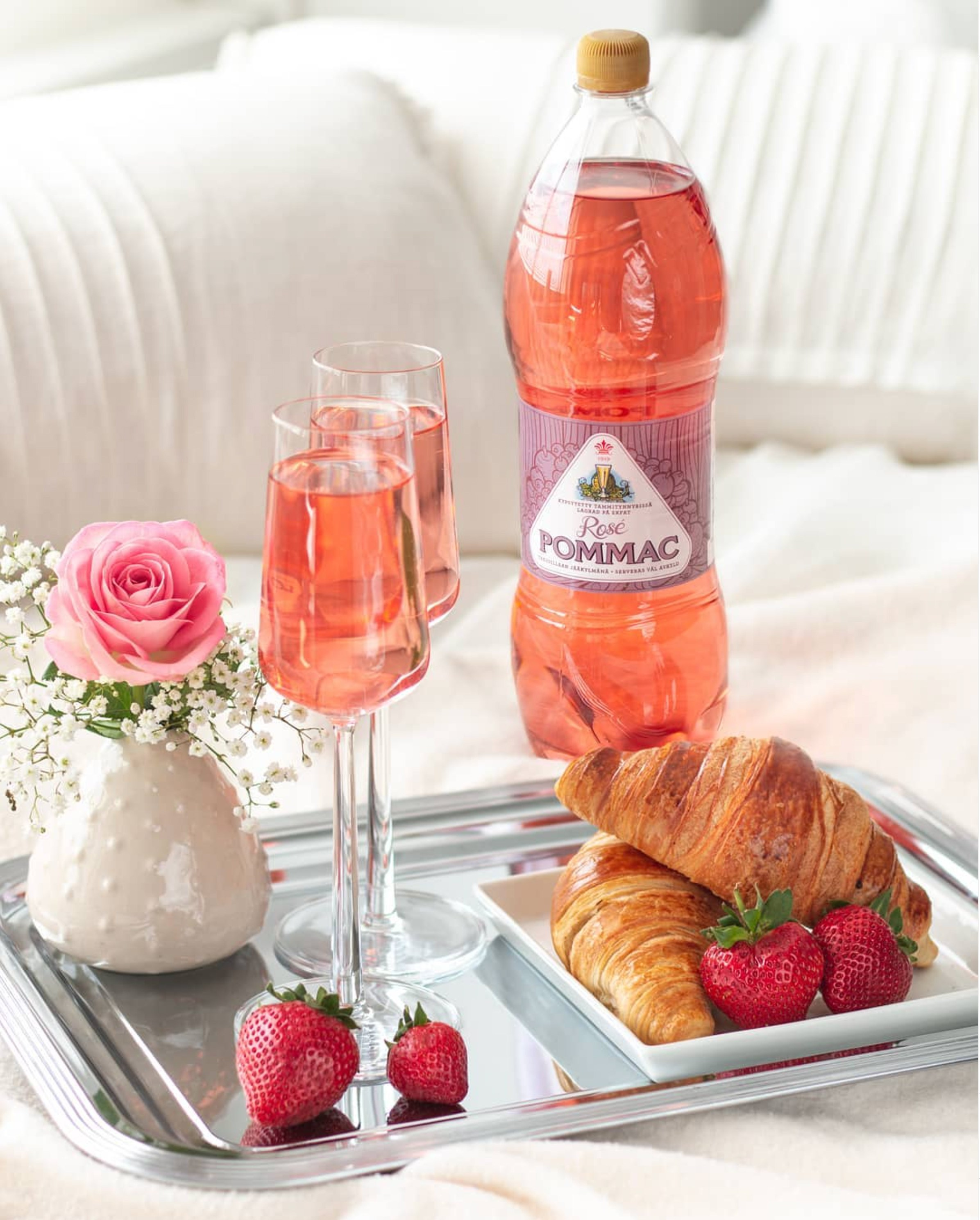 Pommac. Anna Z commercial photographer and graphic designer based in Turku