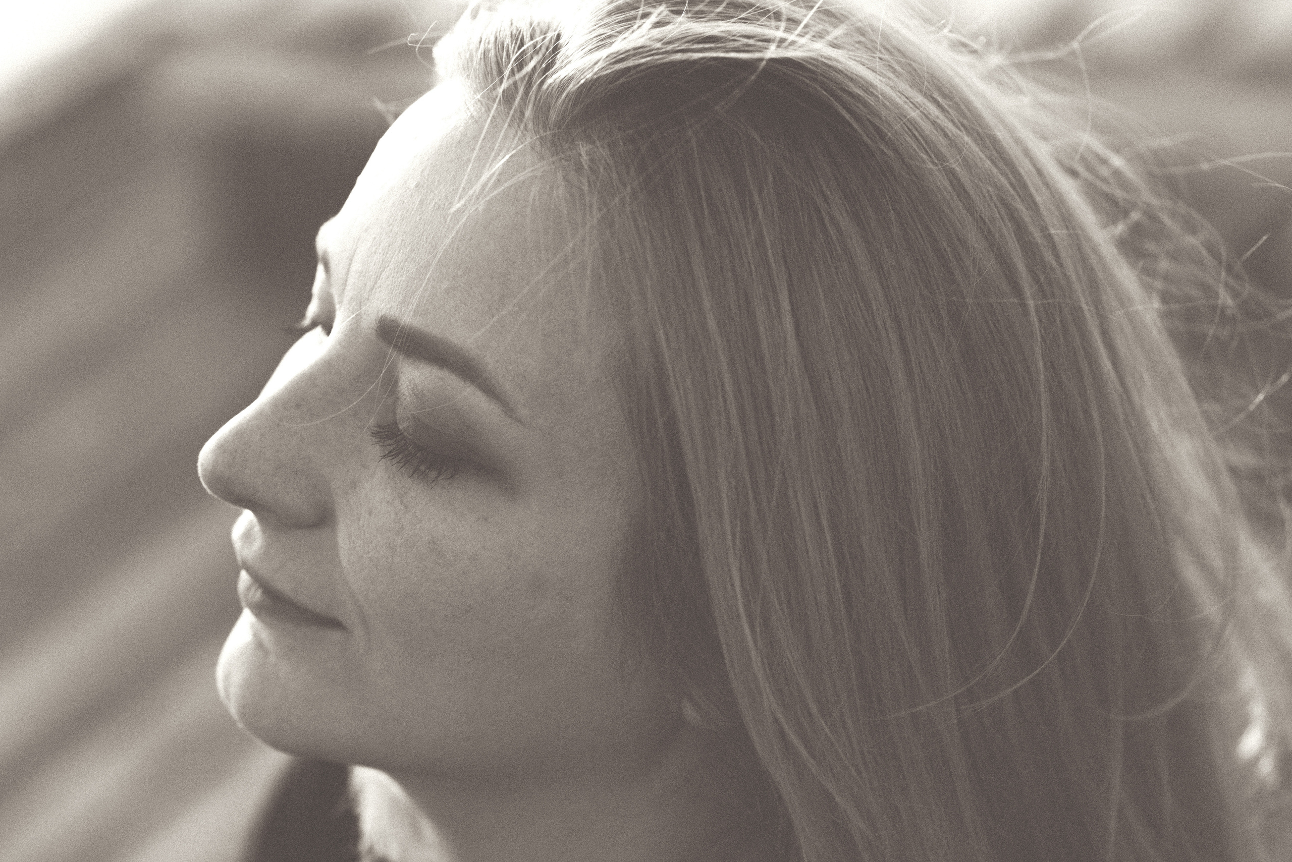 MOM&DAUGHTER SHOOTING AT SEA