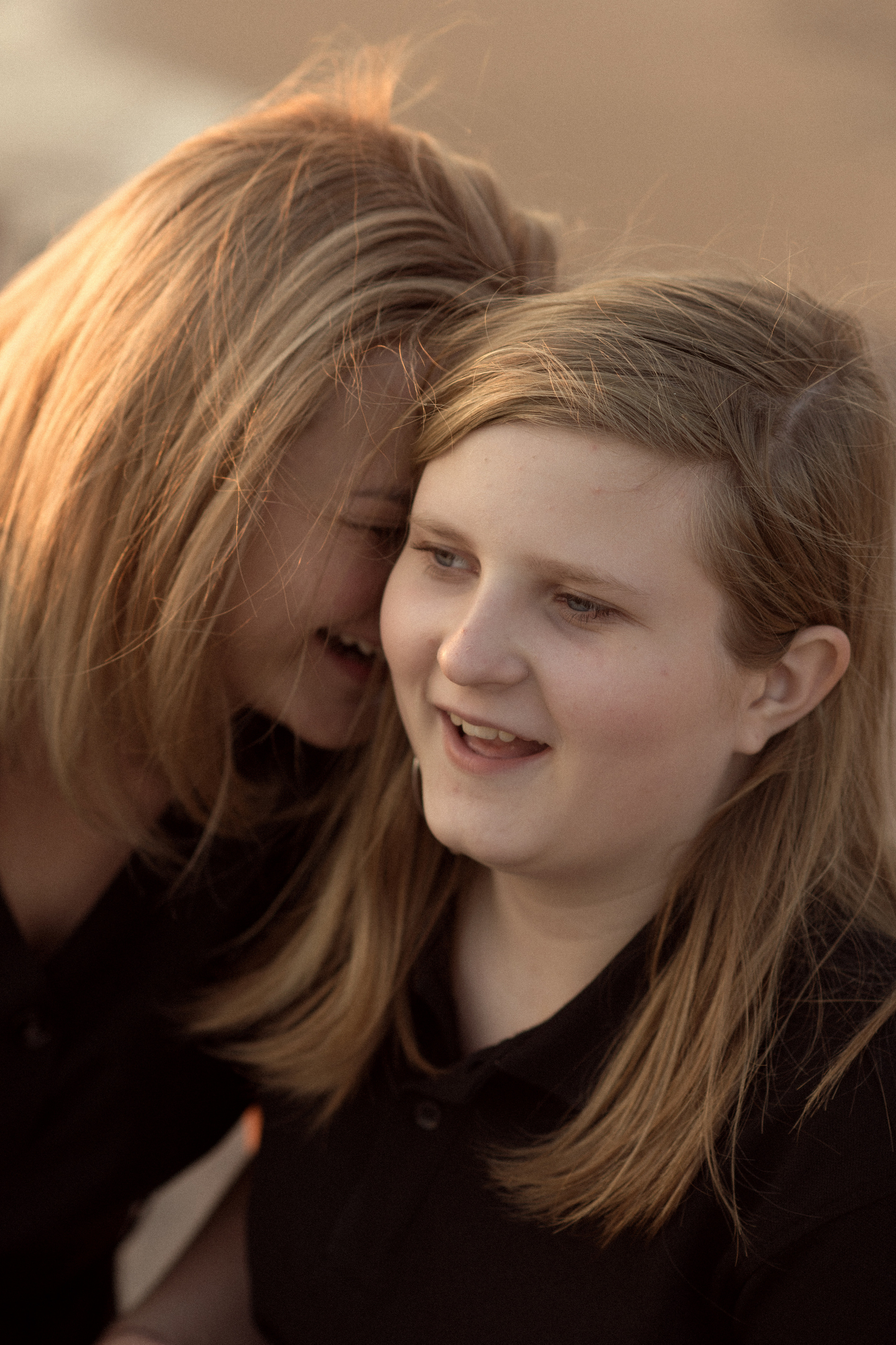 MOM&DAUGHTER SHOOTING AT SEA