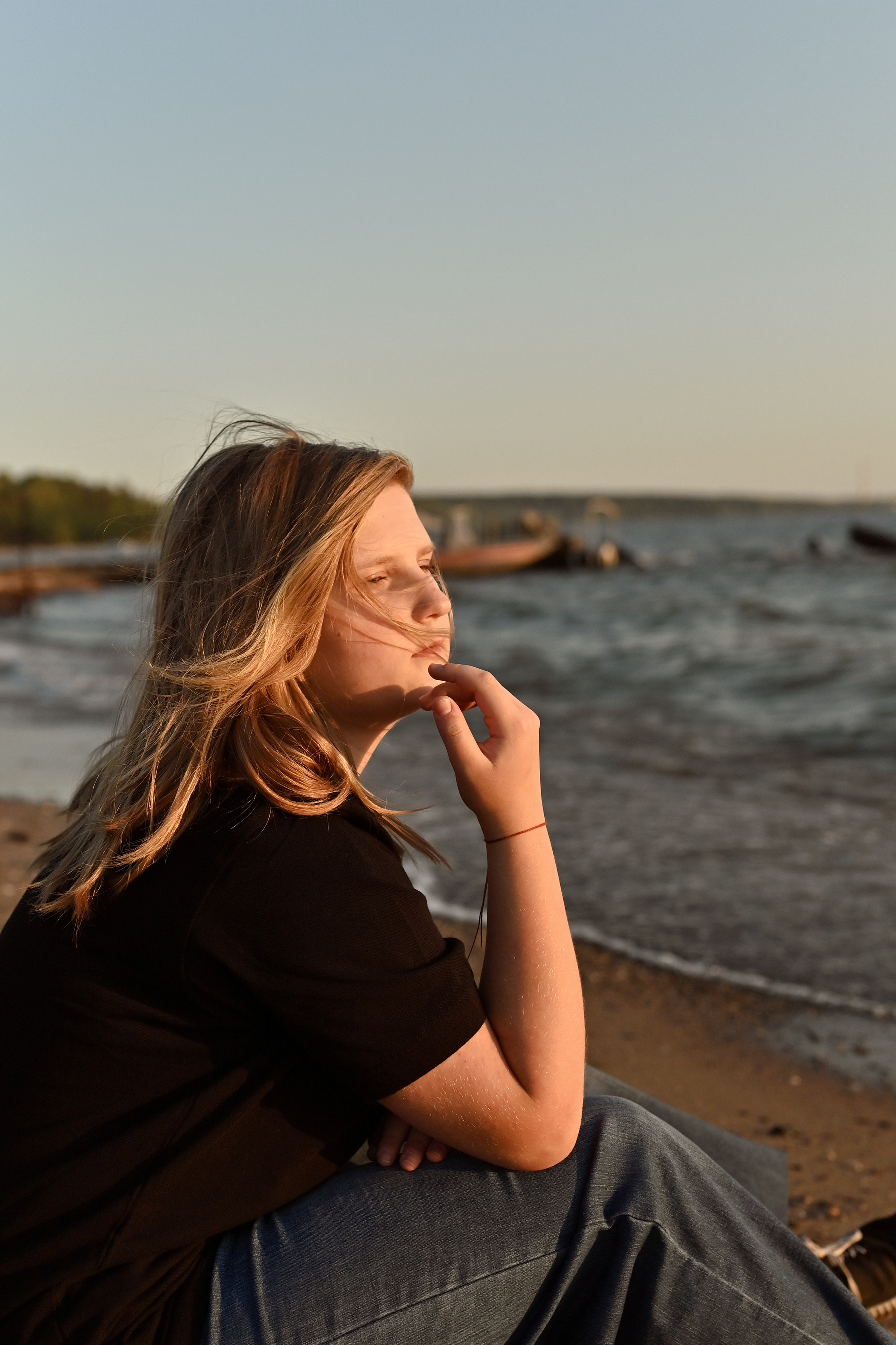 MOM&DAUGHTER SHOOTING AT SEA
