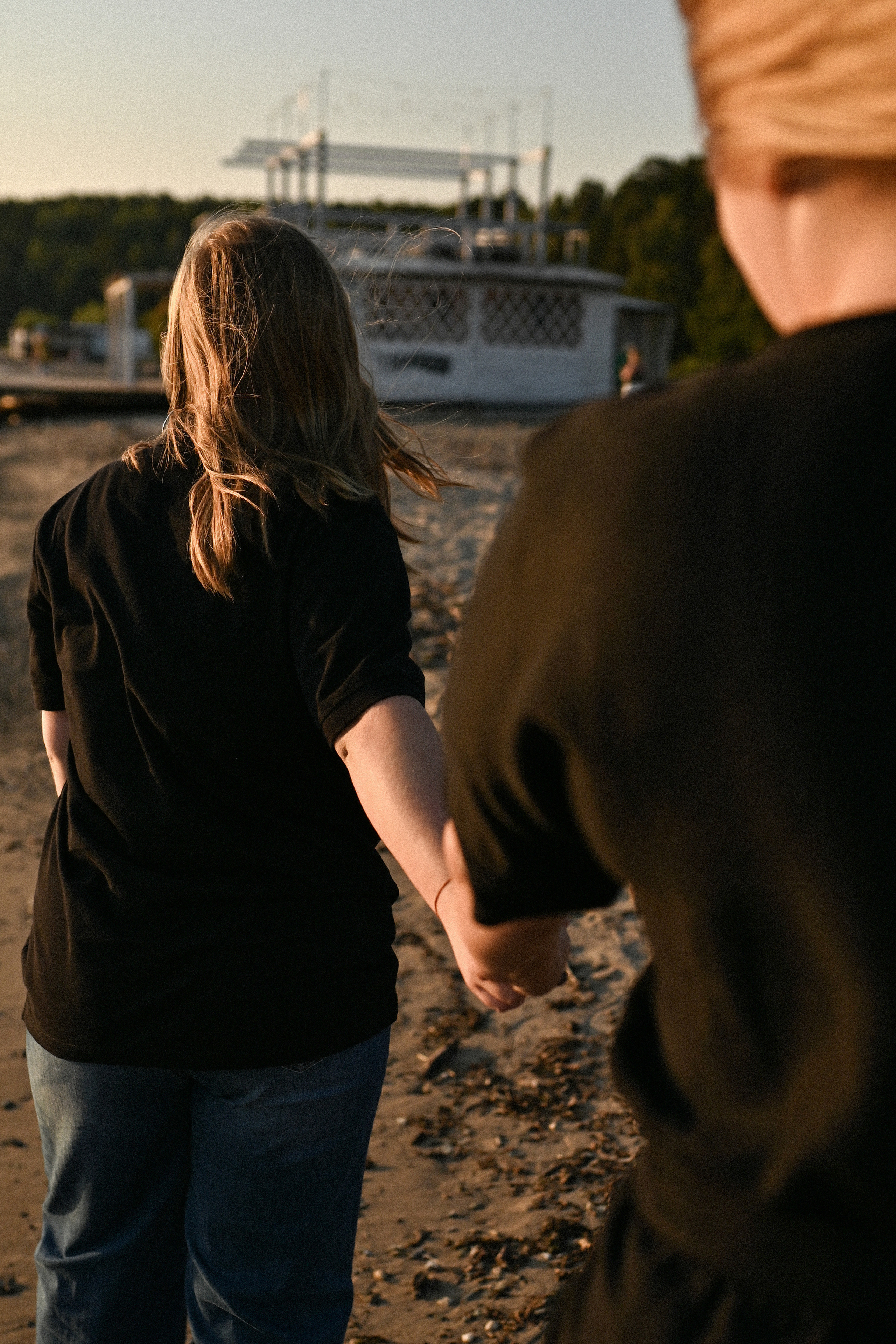 MOM&DAUGHTER SHOOTING AT SEA