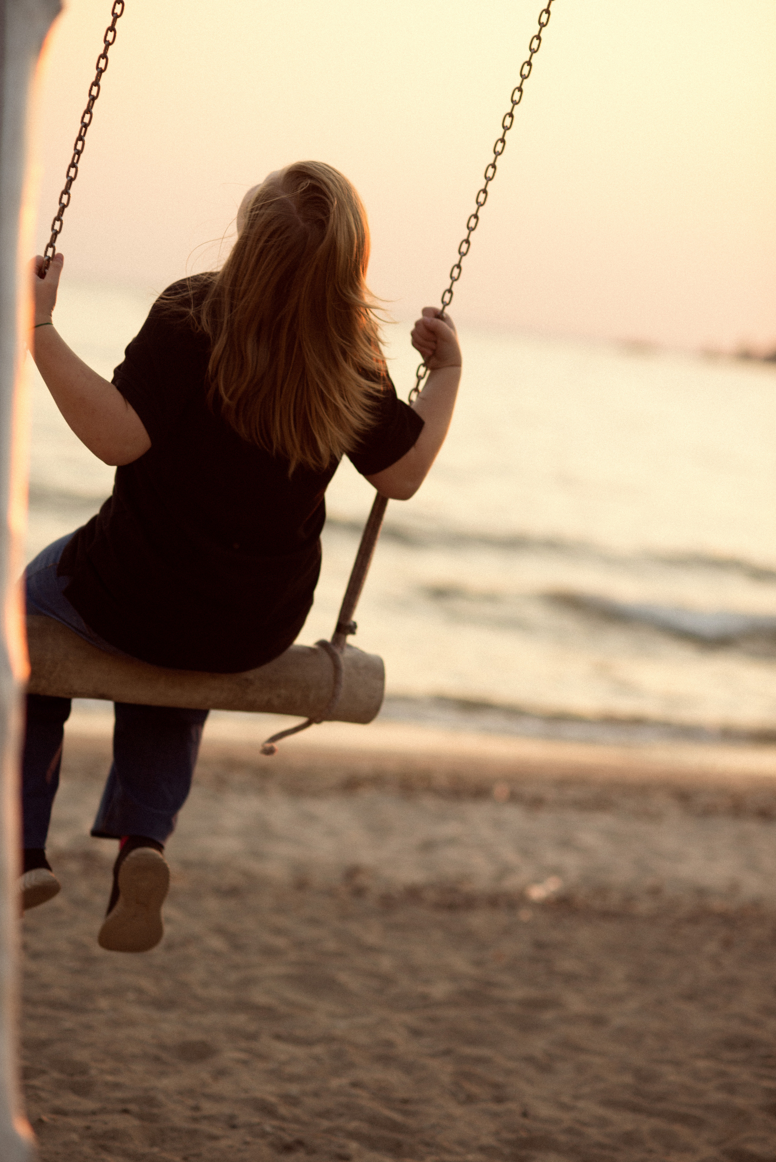 MOM&DAUGHTER SHOOTING AT SEA