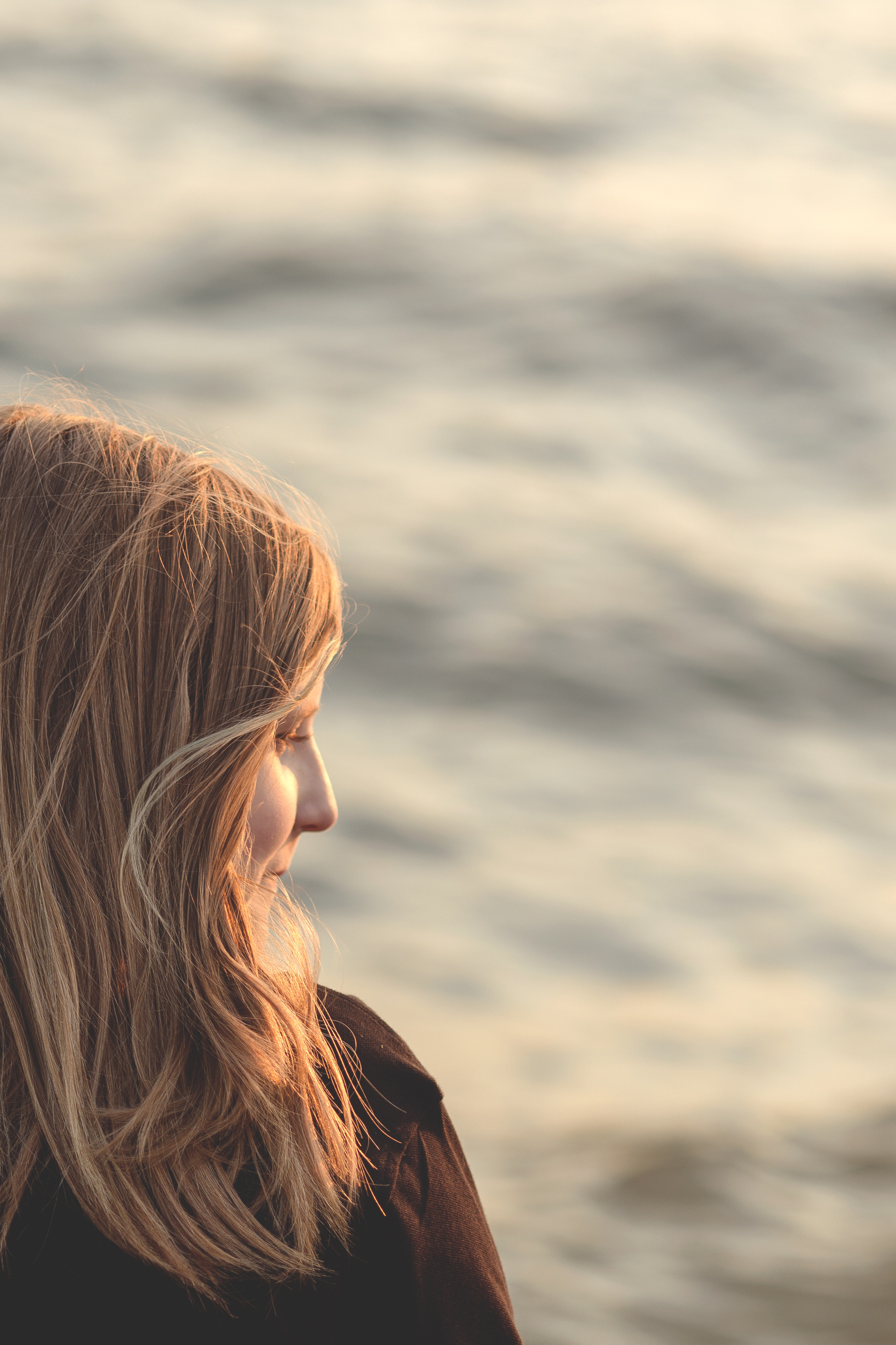 MOM&DAUGHTER SHOOTING AT SEA