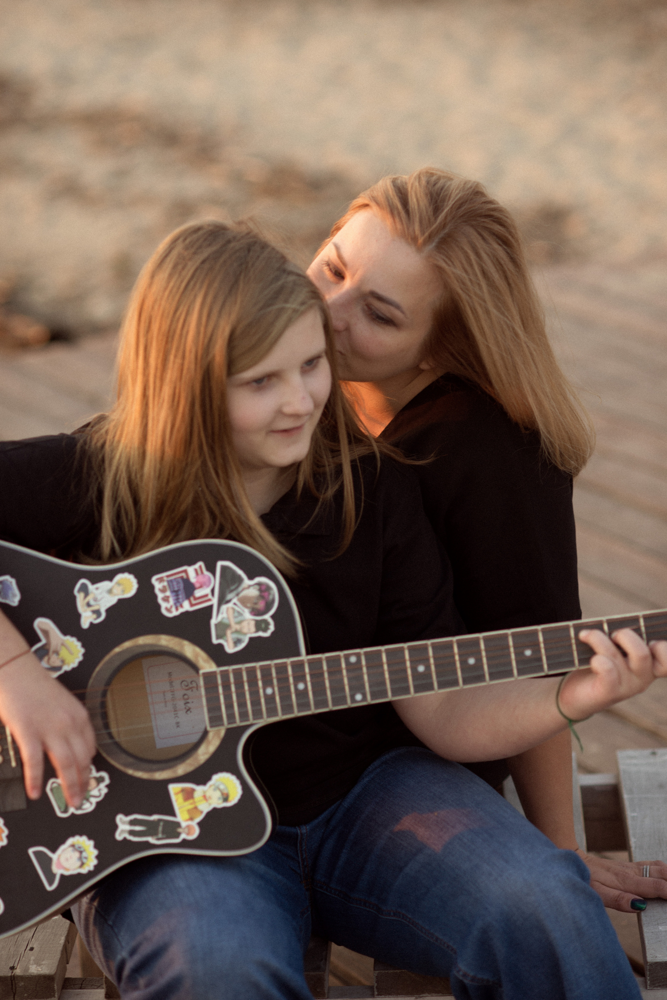 MOM&DAUGHTER SHOOTING AT SEA
