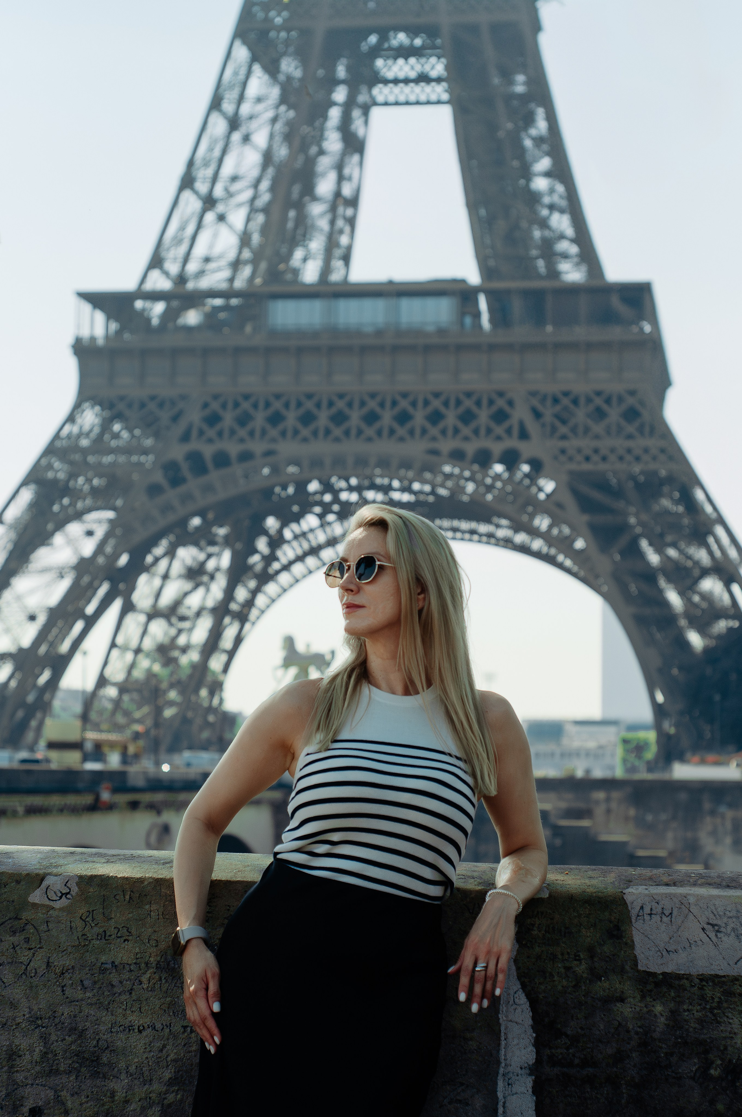 Летняя фотосессия у Эйфелевой башни. Фотограф в Париже Полина Осипова