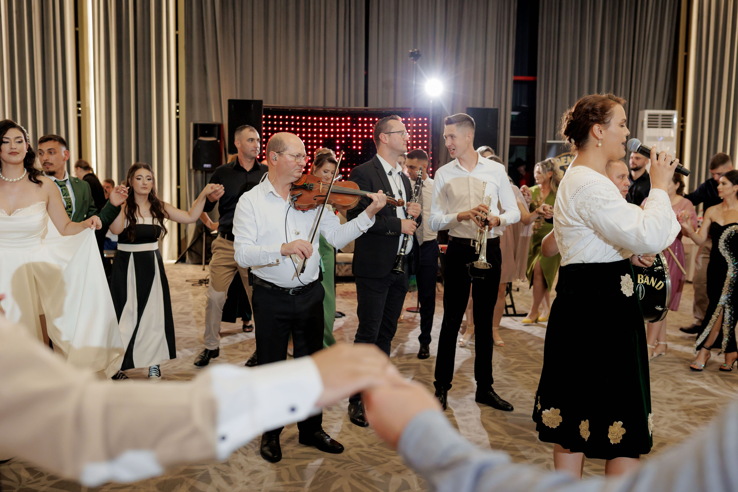 Nunta Nicoleta & Răzvan | Fotografie & Videografie Profesională. Servicii foto-video profesionale, pentru momente de neuitat