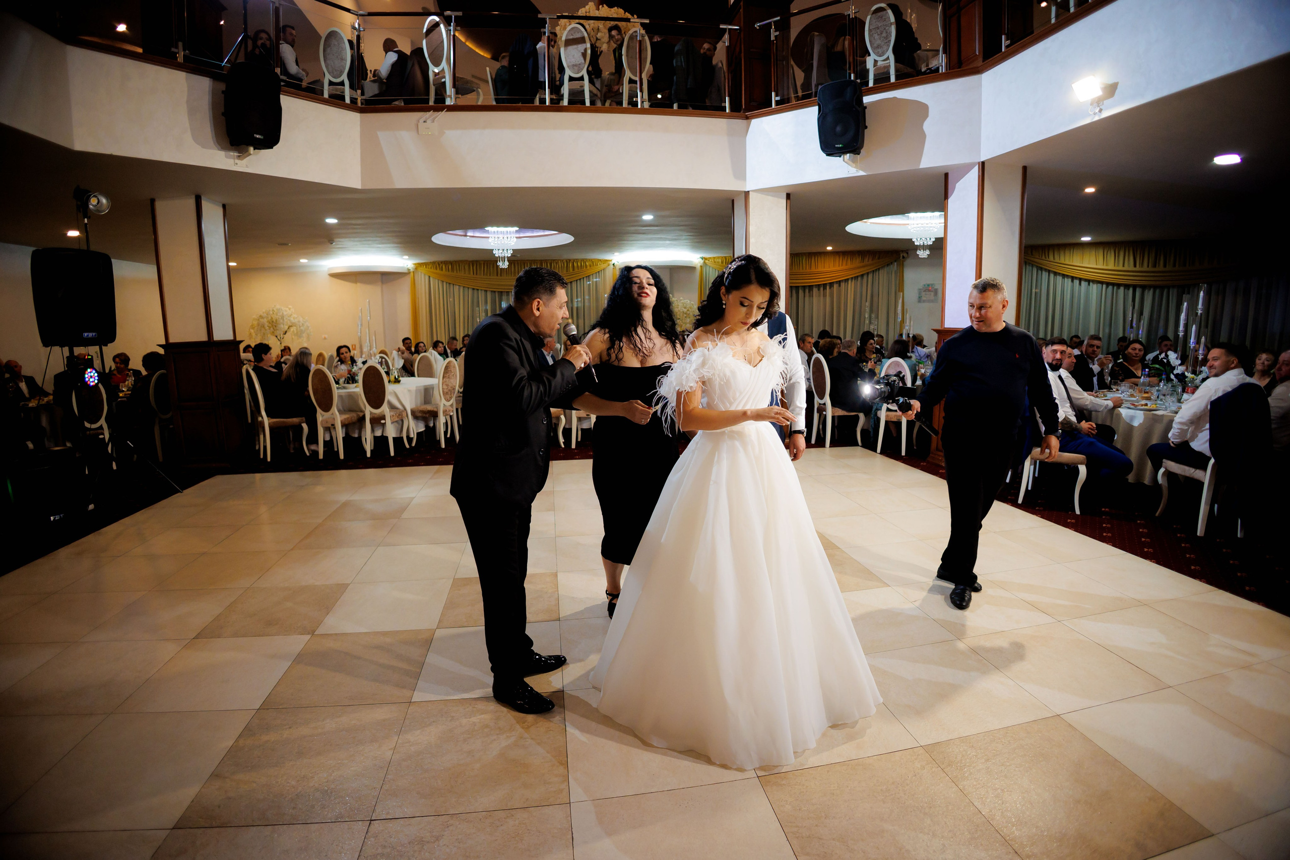 Loredana & Emilian – Ziua Nunții | Videografie - fotografie Botez Suceava, Iași, Botoșani. Servicii foto-video profesionale, pentru momente de neuitat