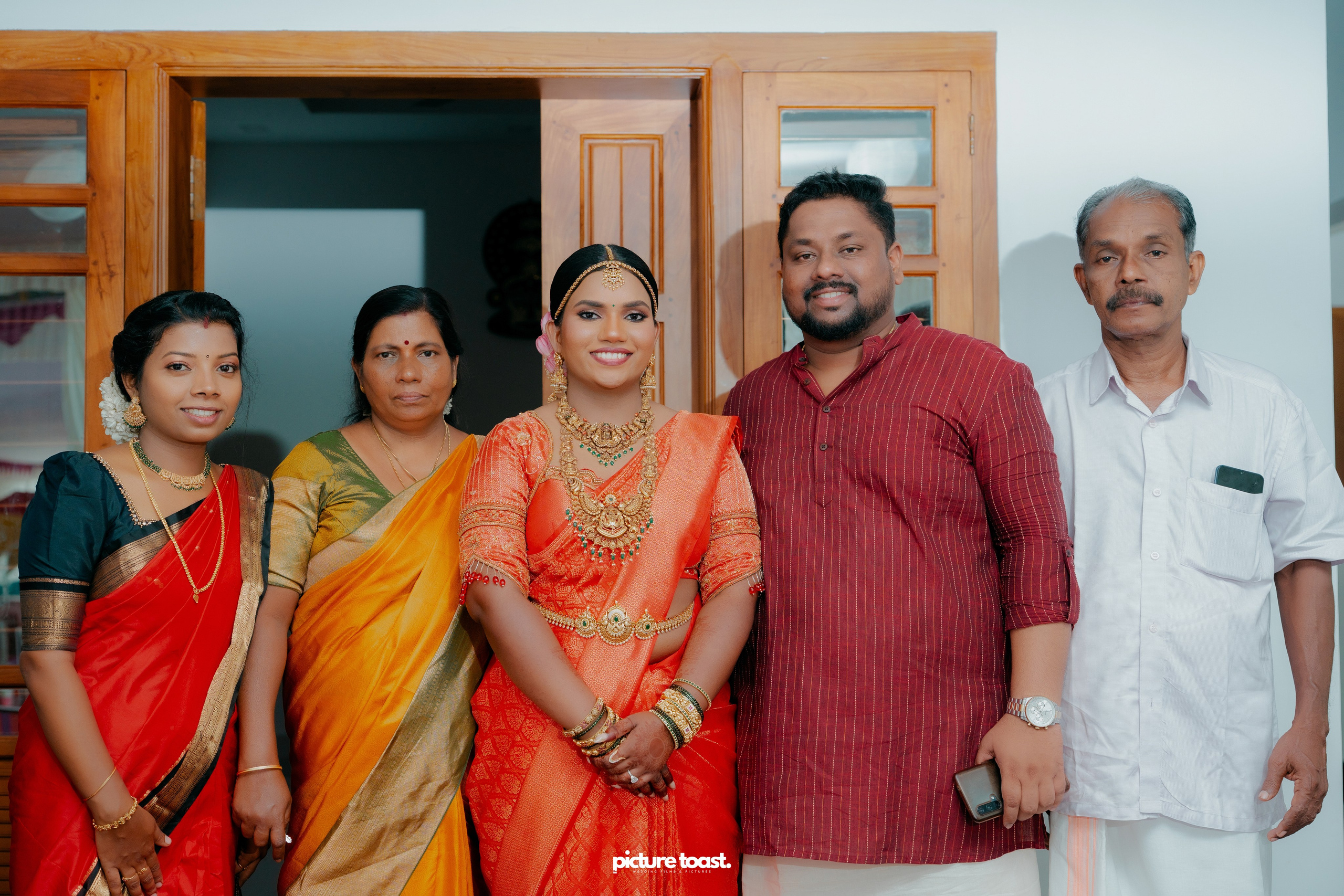 Traditional Kerala Hindu Wedding Ft. Anusree & Vishnu. Fine art Wedding Photographers in India & Canada