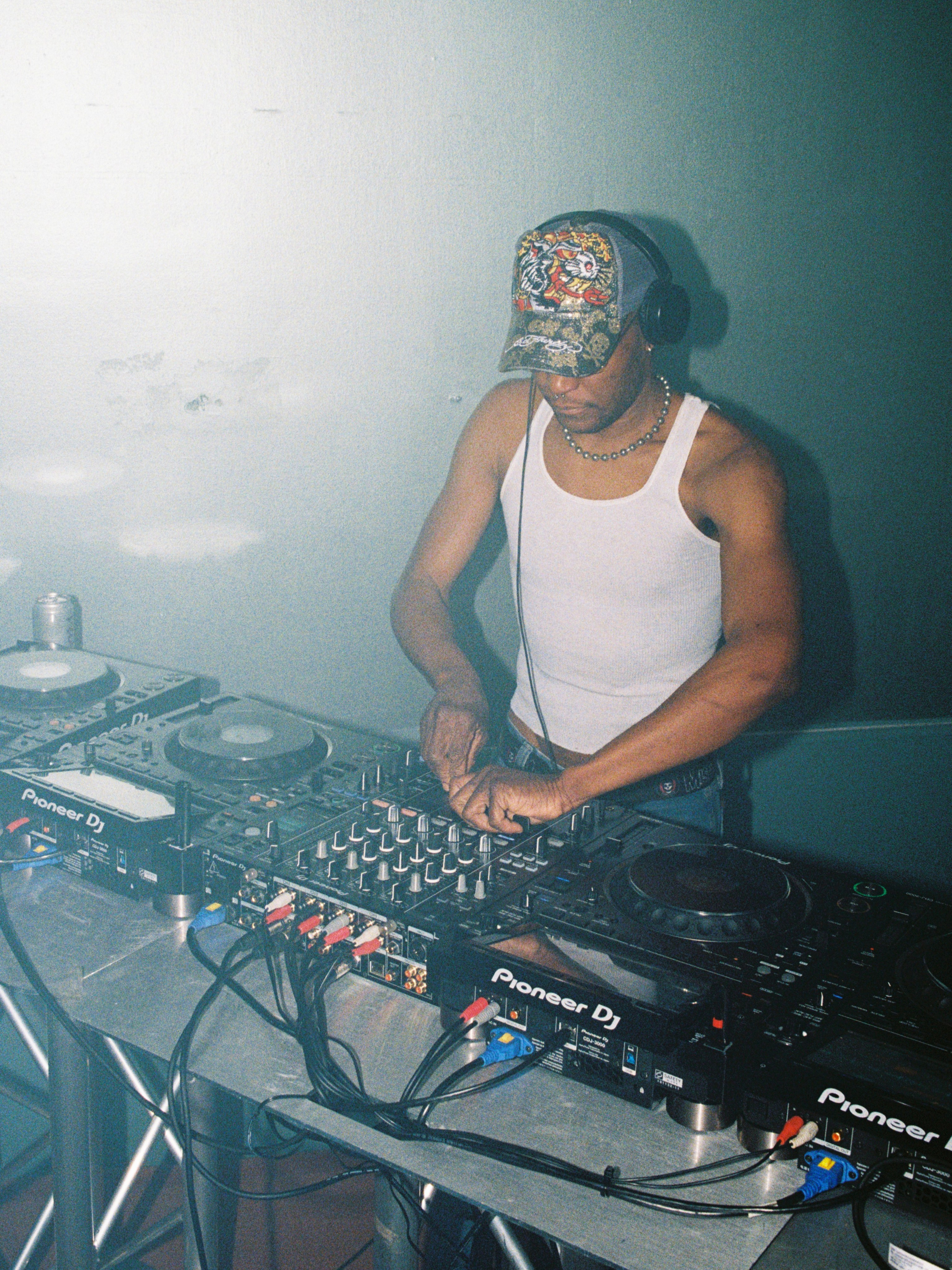 MUSIC AND EVENT. 35mm Photography by Brad Zgonena based in Chicago, IL