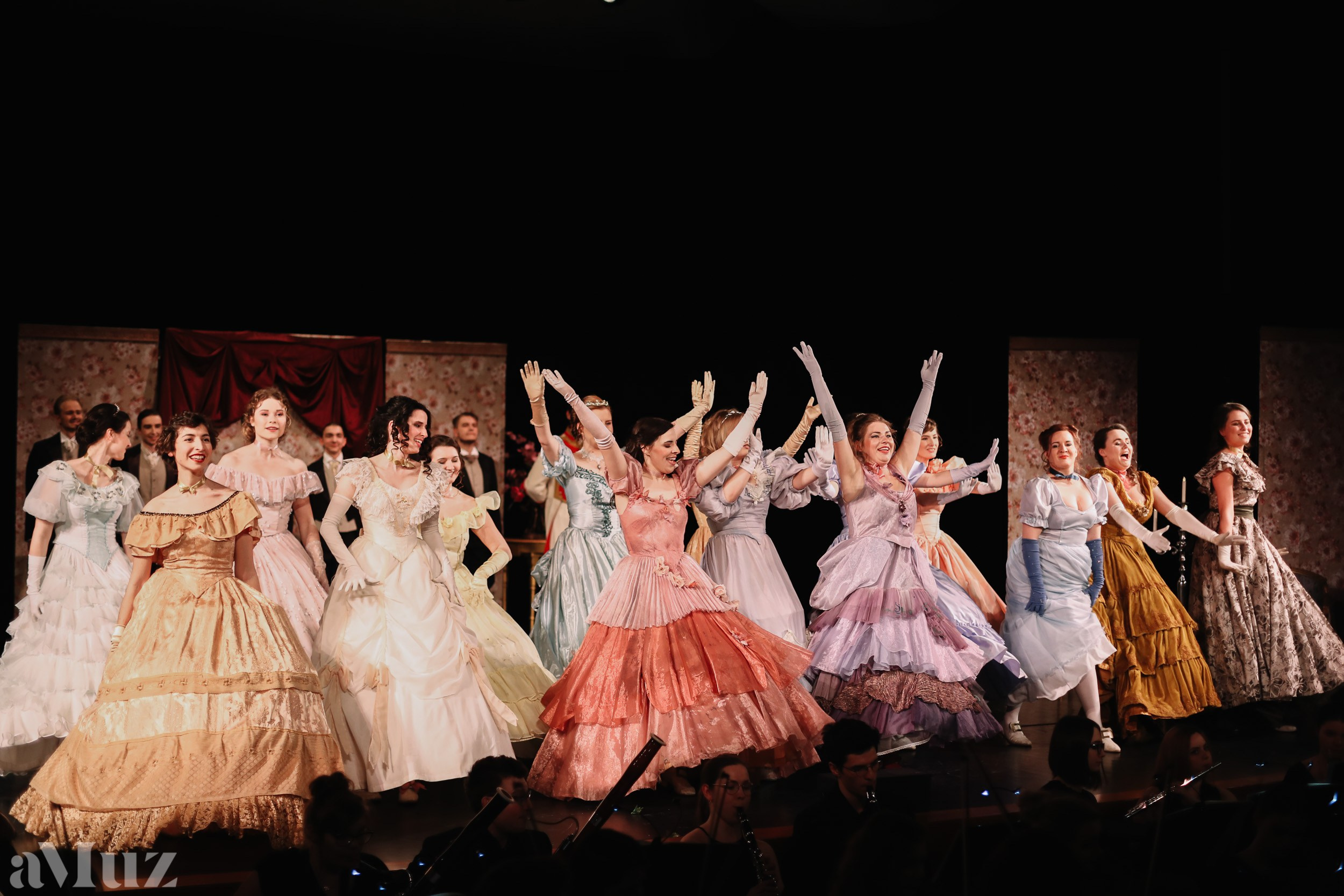 Opera Łąkowa. Fotograf Ślubny Warszawa - Sesje Biznesowe Rodzinne Eventy