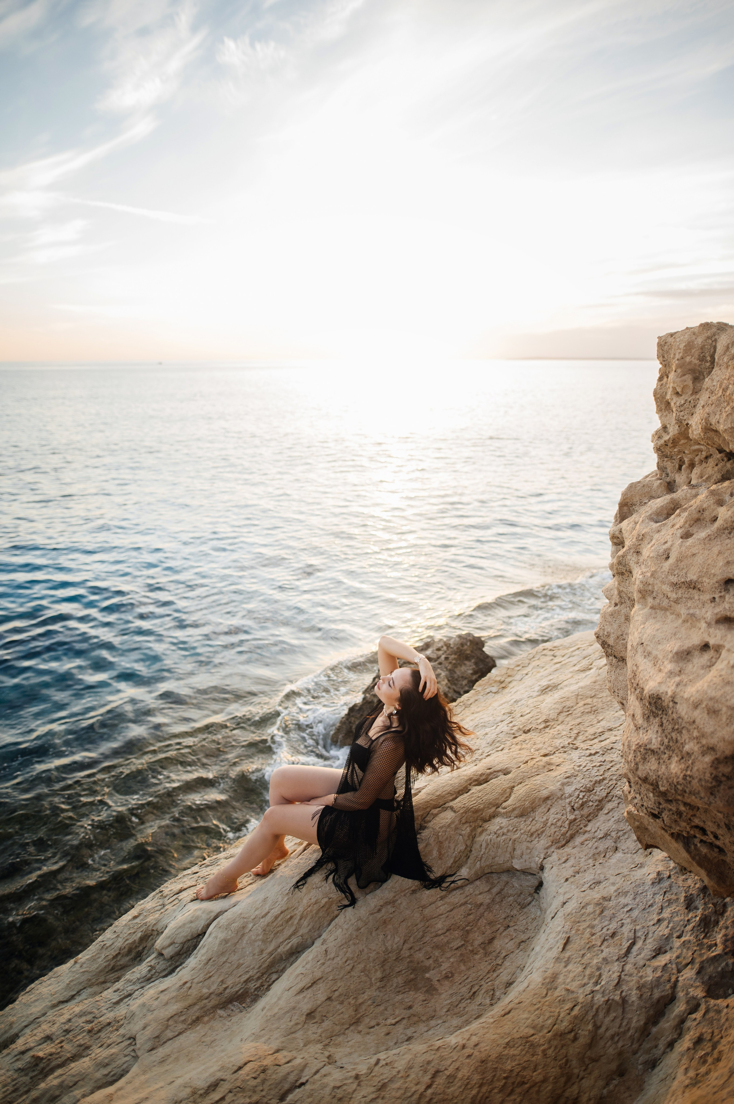 Морские скалы. Фотограф на Кипре