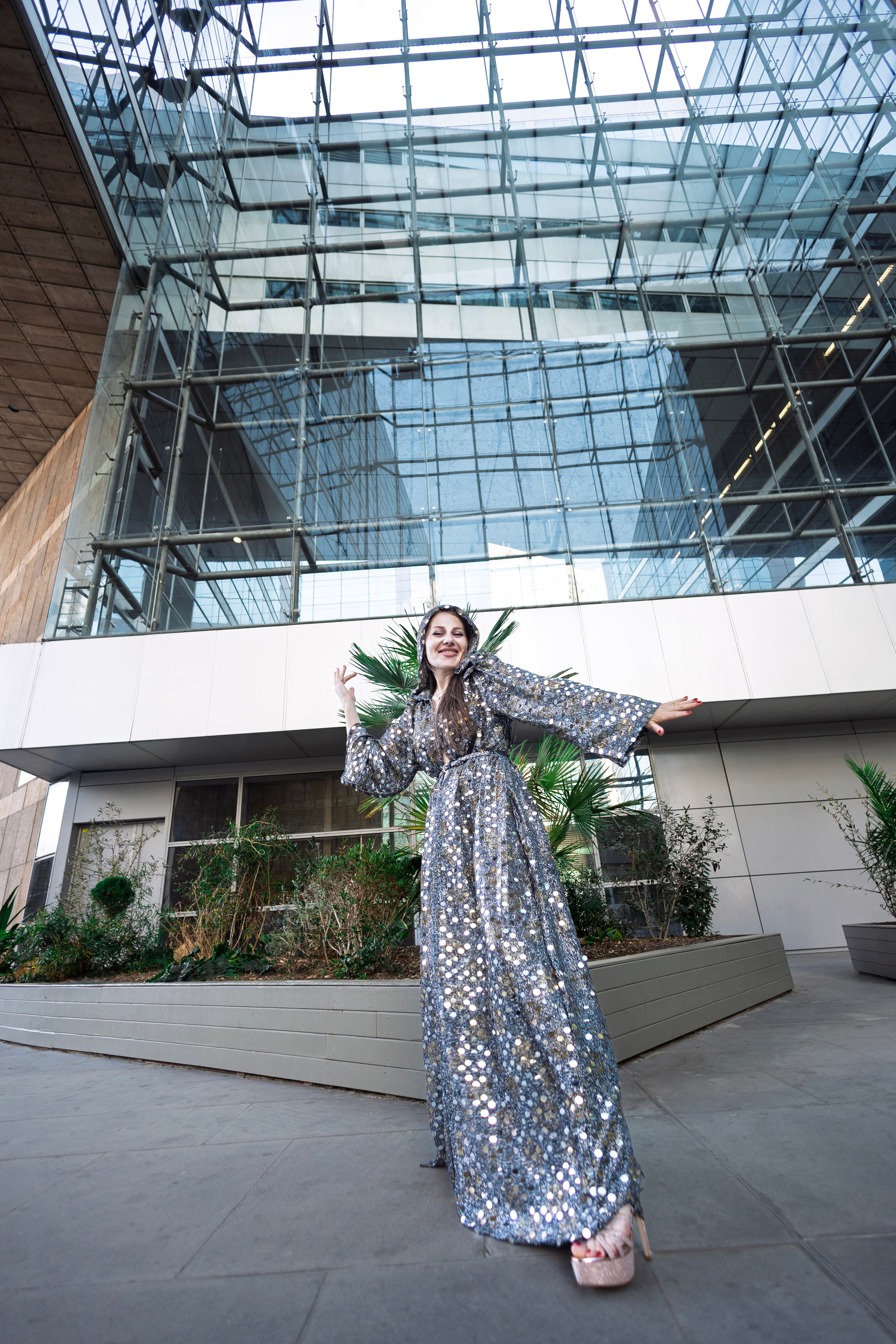 Shooting La Defence cu Lenuta. Wedding, event and family photographer in Paris, Emilian Olaru