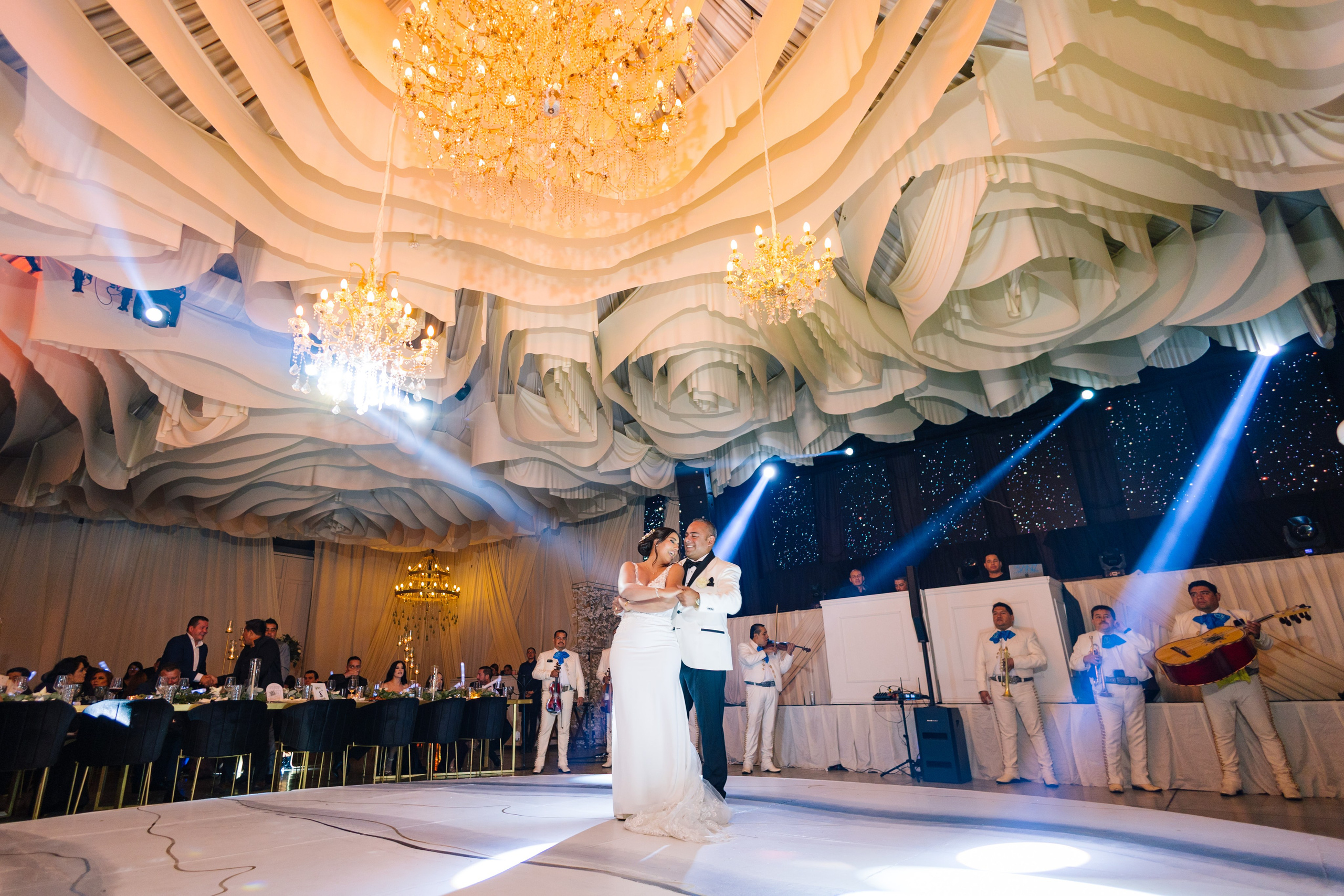 Alejandra y Salvador. Principal