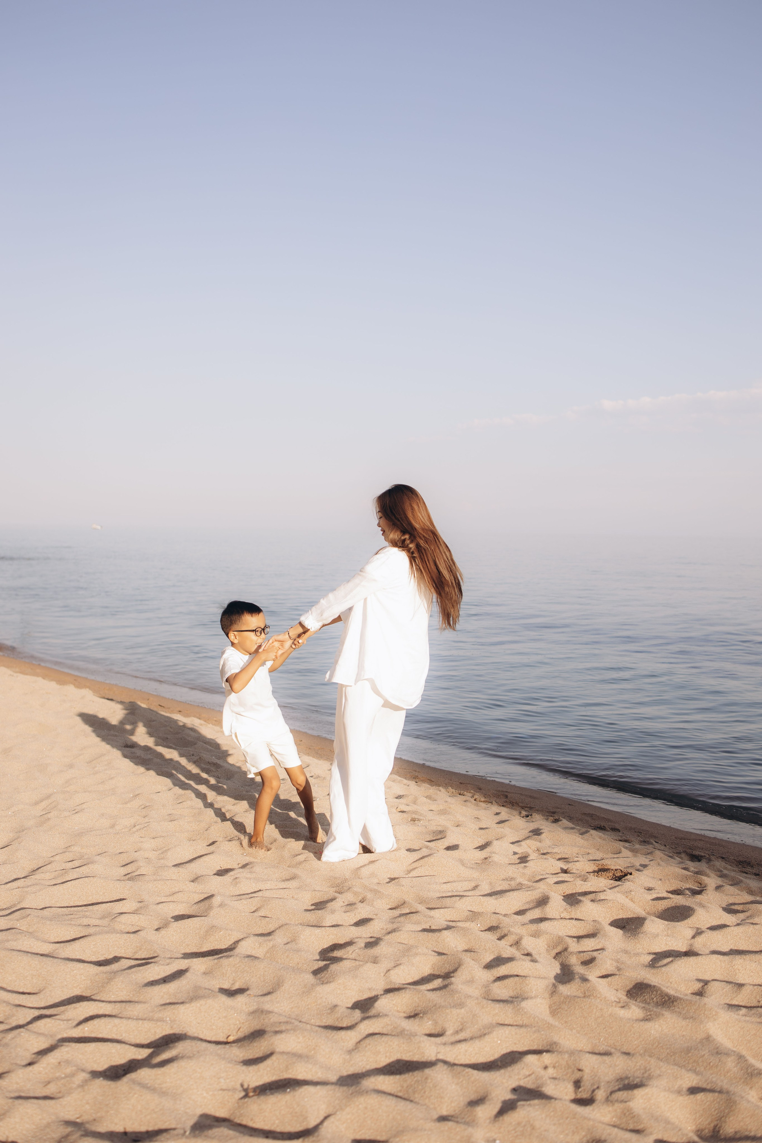 Family at Sunset. Фотограф родов, семей и новорожденных малышей в Дубае