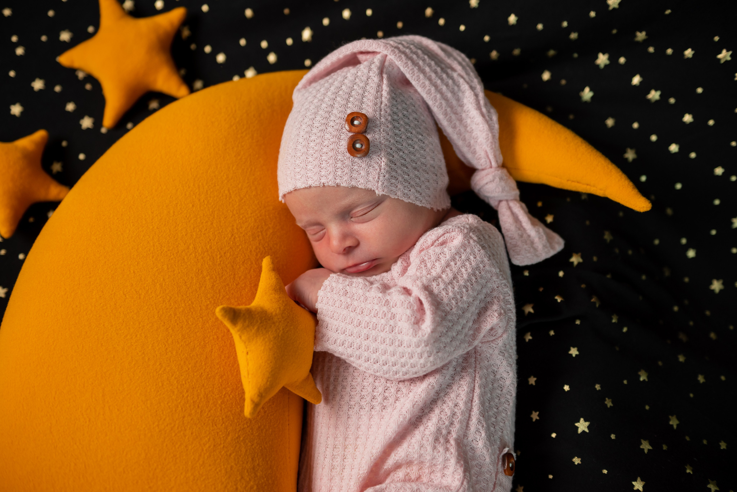 Nou Nascuti/ Newborn. Captured Moments by Olguta Vizauer