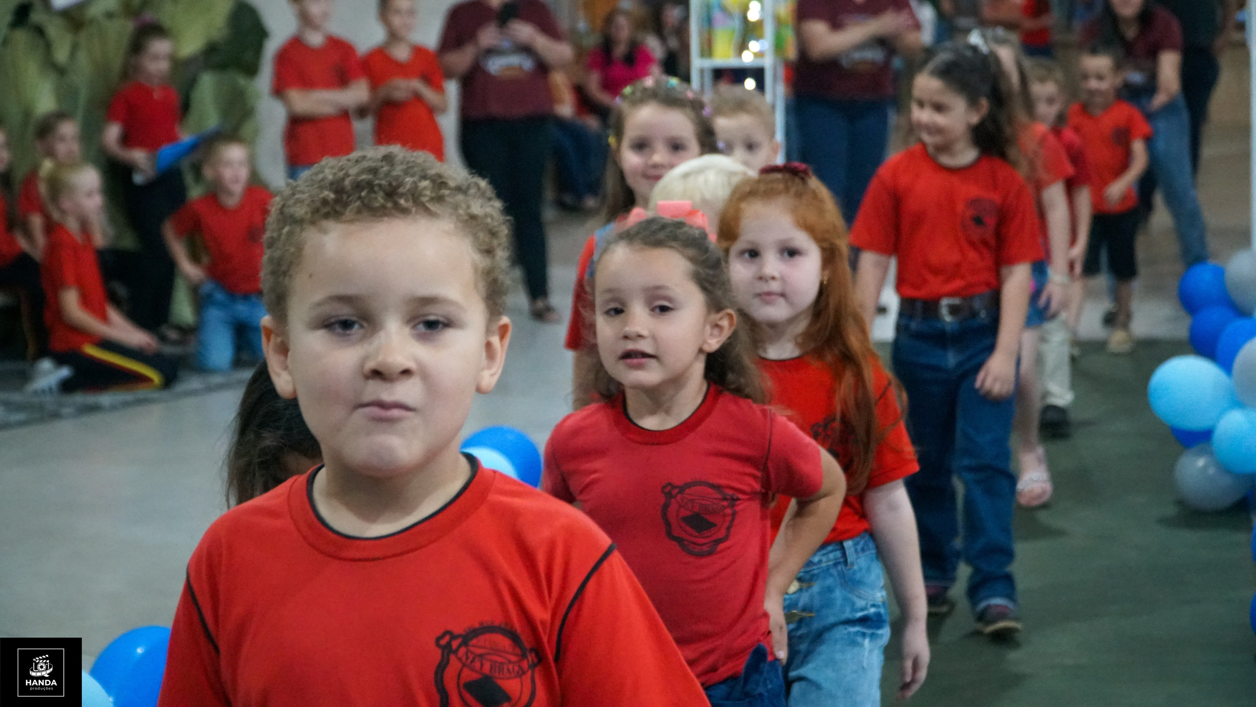 Noite autógrafos colégio Aurélio Buarque de Holanda. Handa Produções