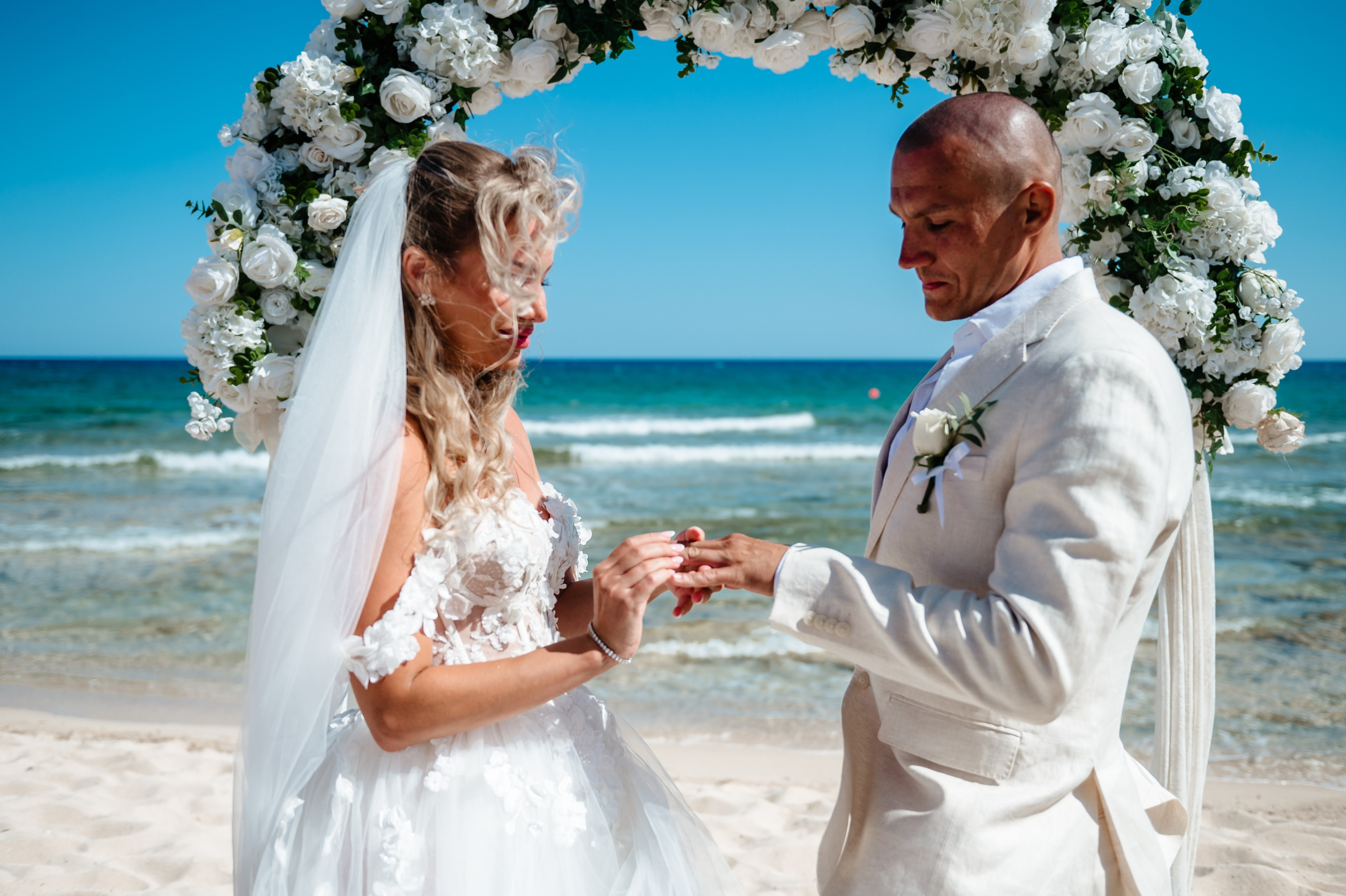 Sirens beach ceremony. AdrianOltean.wfolio.pro