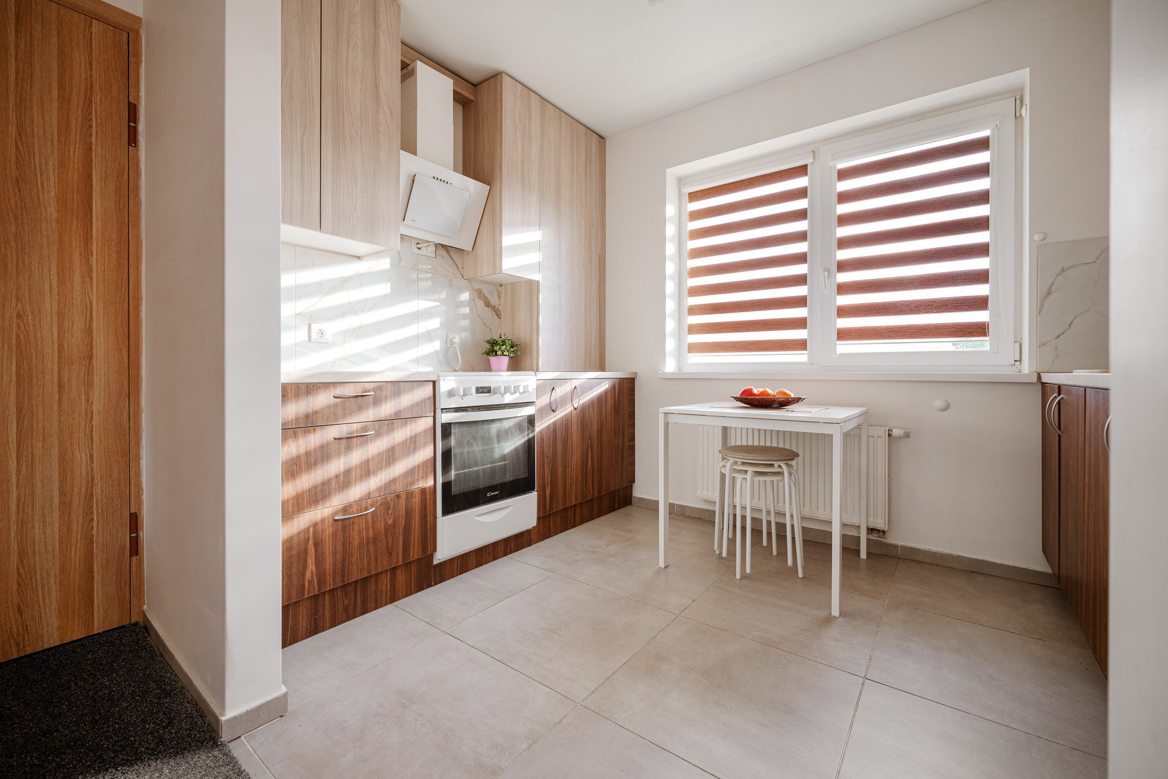 N.Lentvaris. Elina Sapiega fotografė Vilniuje