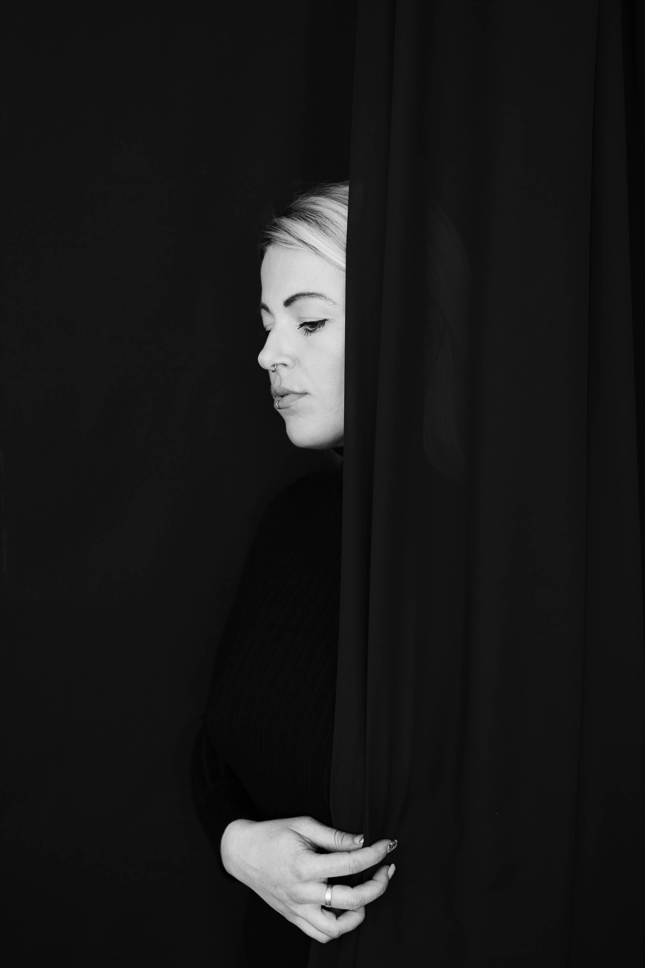 Bílá na černém. Fotograf Teplice // Alexandra Ribola