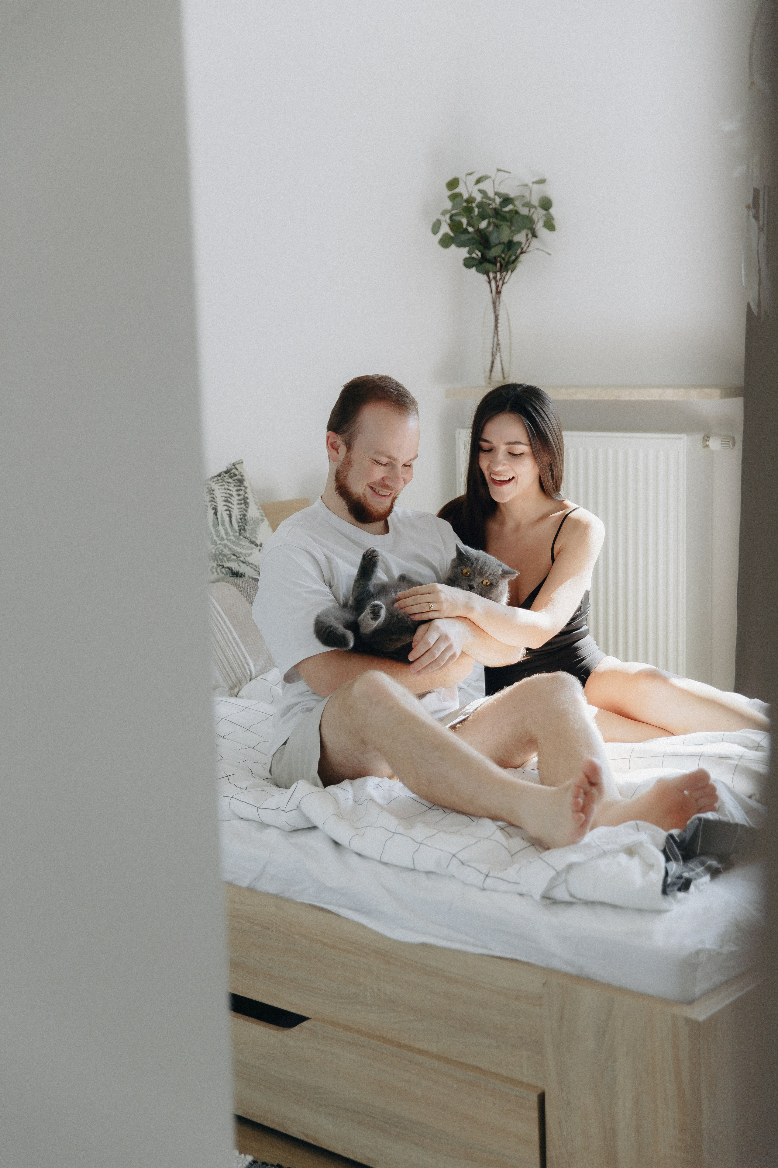 Anna+Andrew | At-home session. Photographer in Los Angeles. Julia Ishmuratova