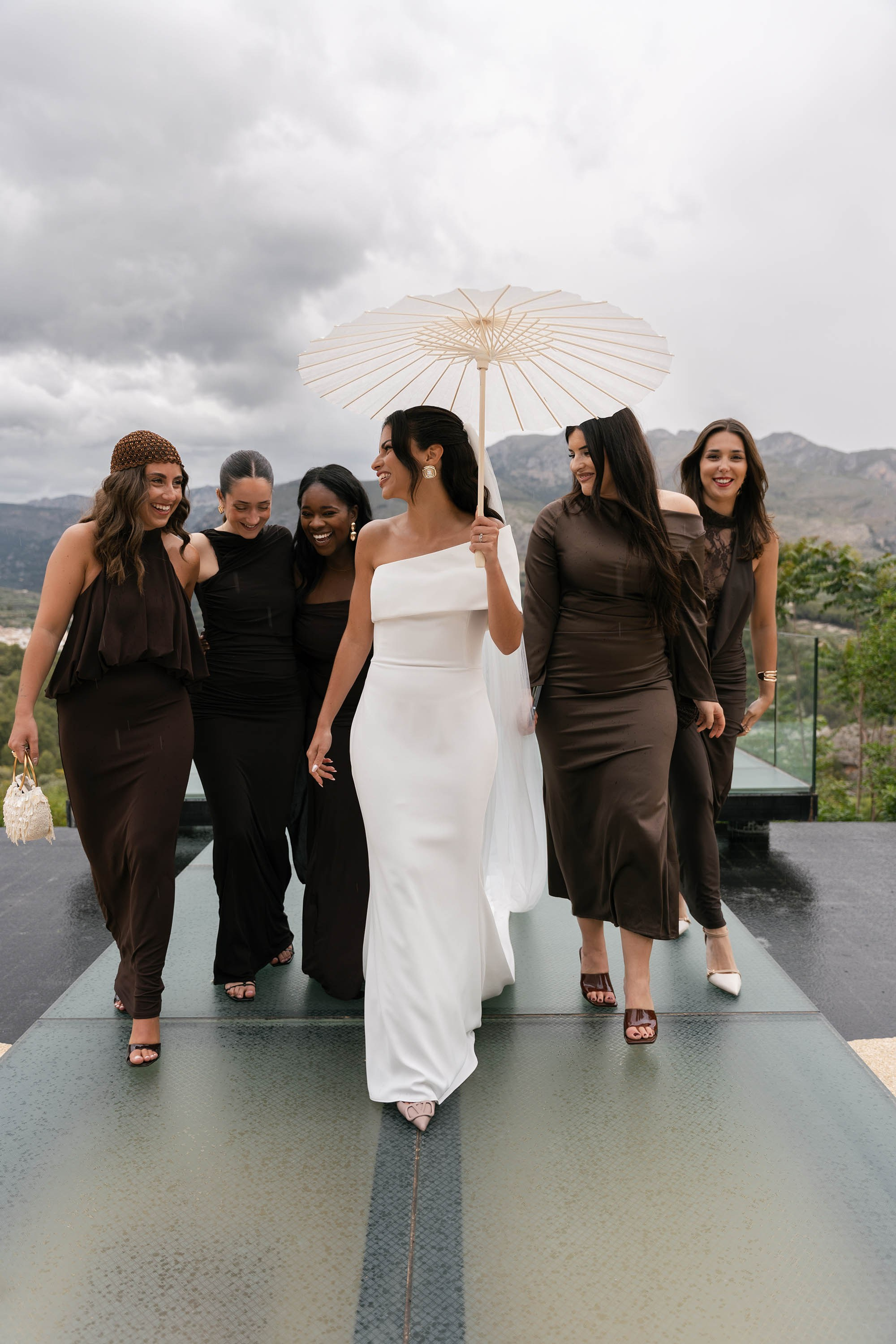 Sarah and Theo — VIVOOD. Fotógrafos de bodas de destino y creadores de contenido con base en España