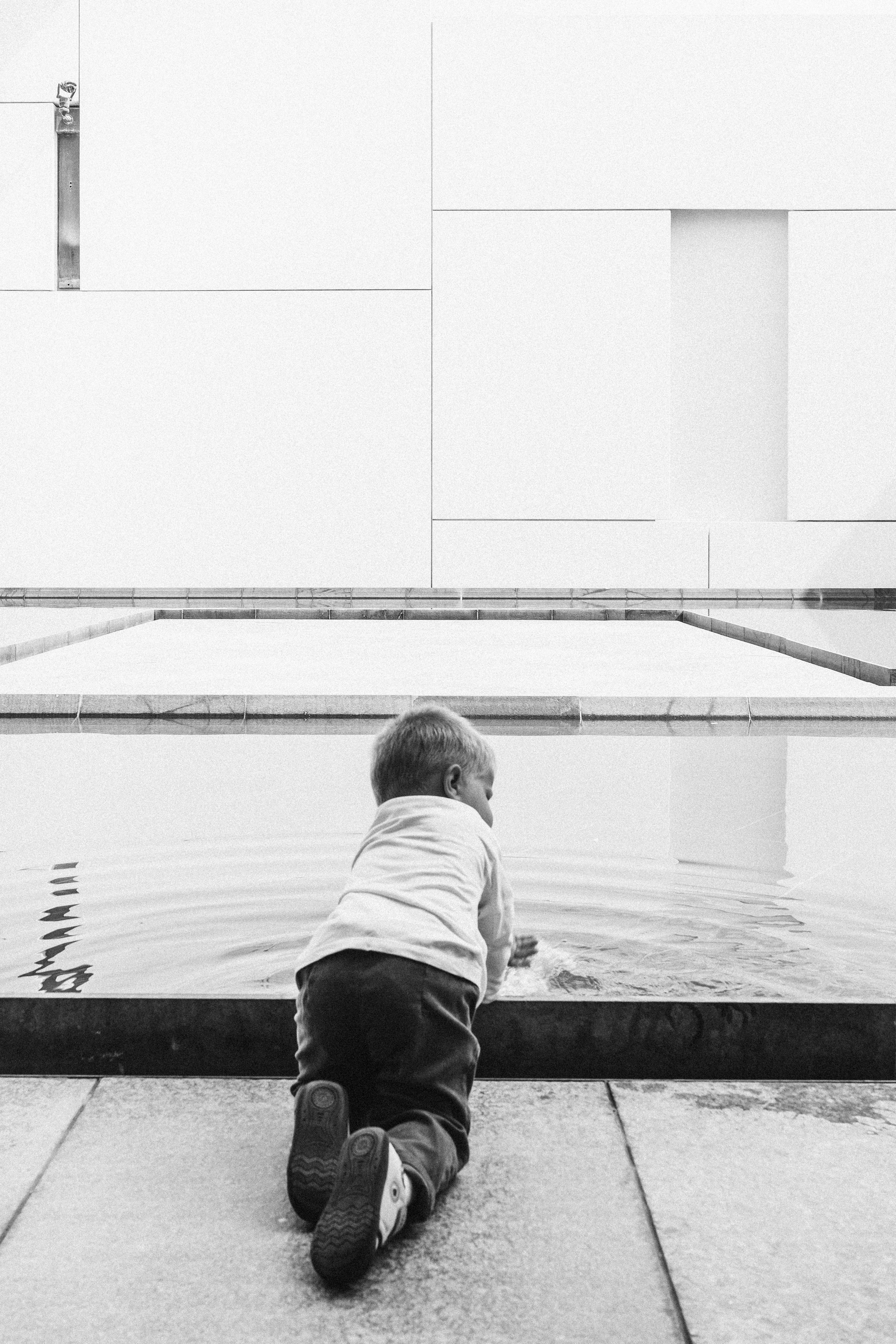 Louvre Dima, Dasha and Artemy. Professional Photographer Abu Dhabi, Dubai — Yulia Ismoilova | 2025